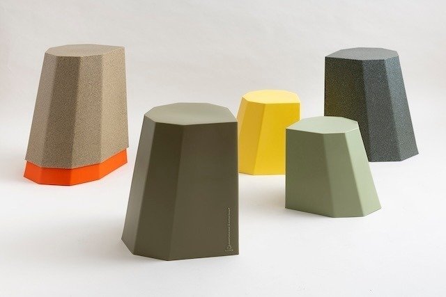 カラフルで多機能！アーノルドサーカススツールで暮らしを彩る｜YAY! staff