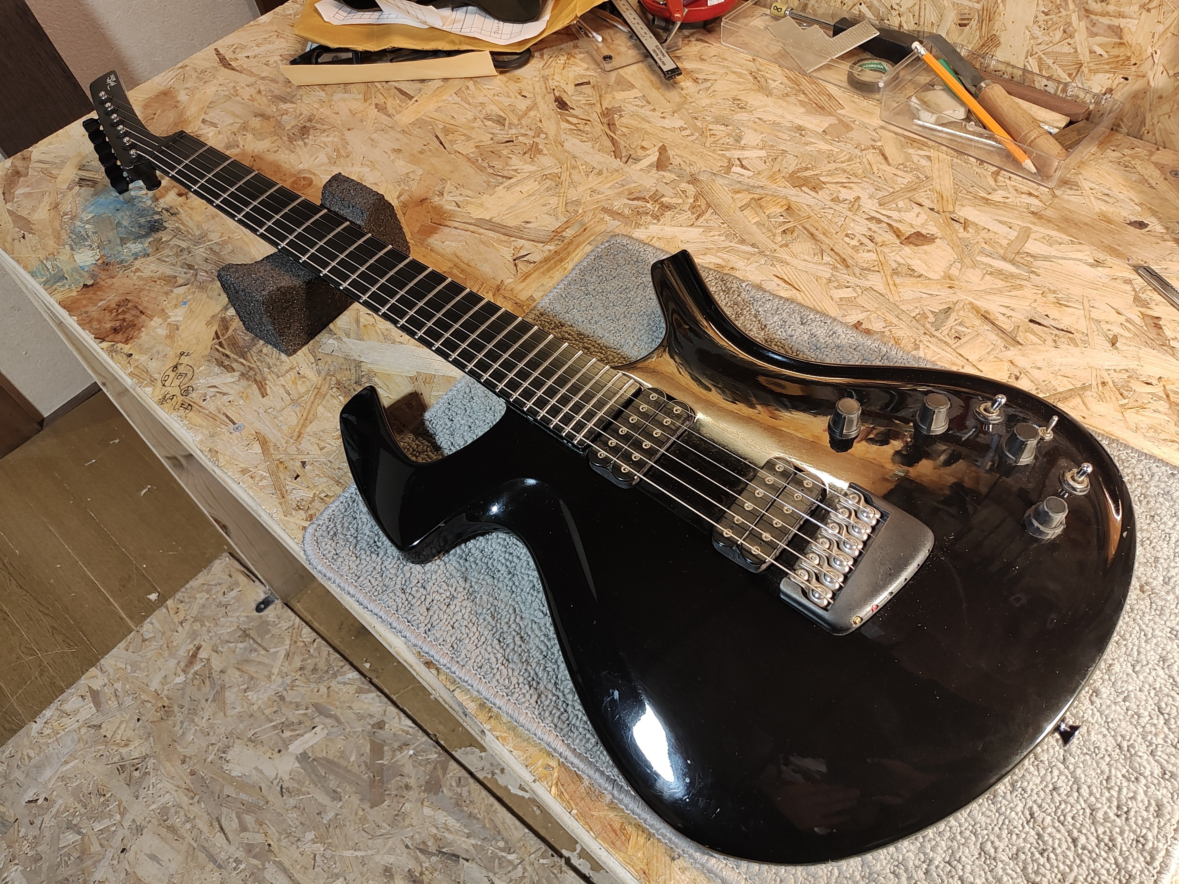 PARKER USA NITEFLY 特徴的なデザインを持つパーカーFLYギター