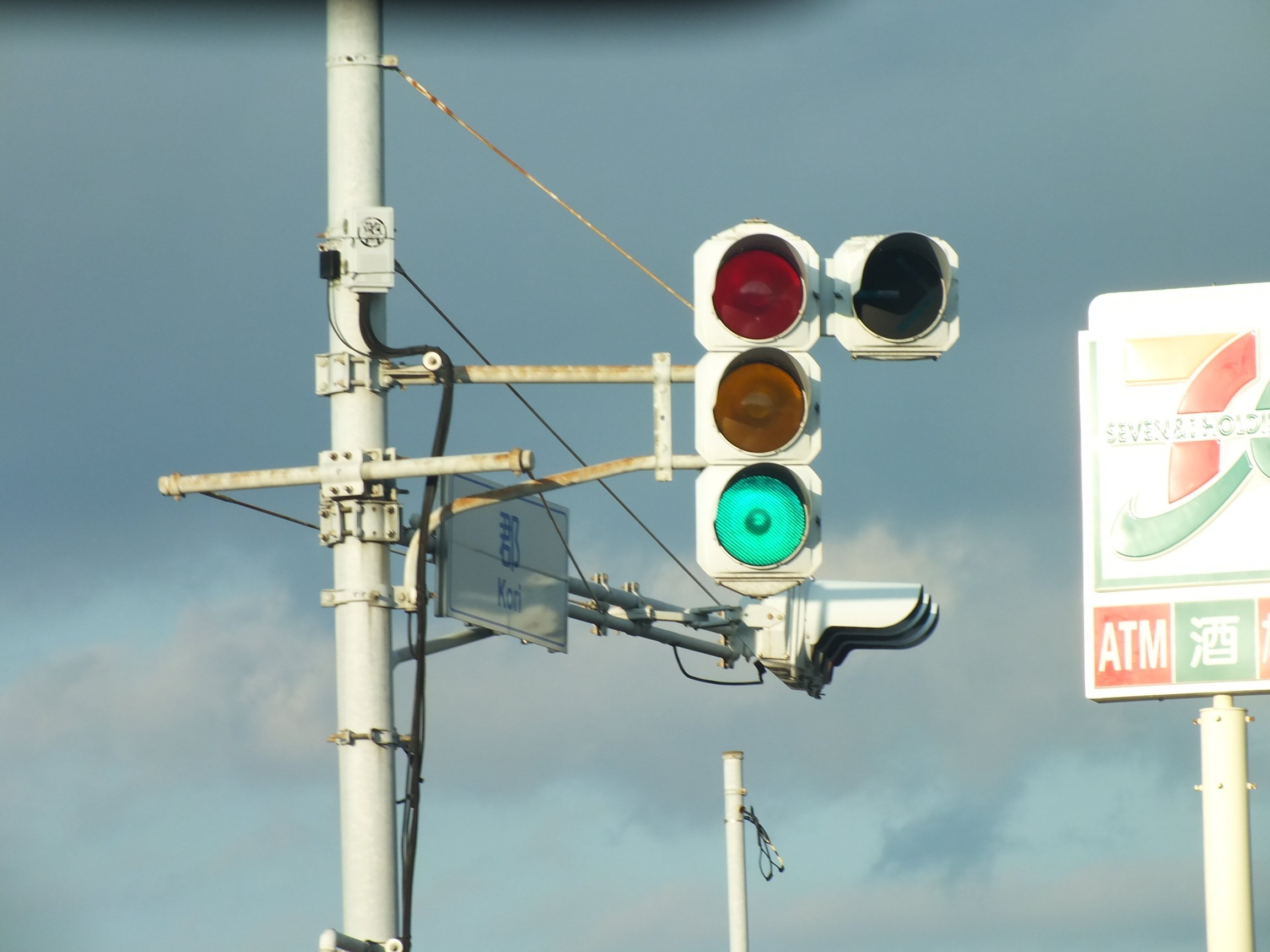 君津-122】君津市郡にある日信セパブツブツレンズ豪雪型縦型灯器｜光山