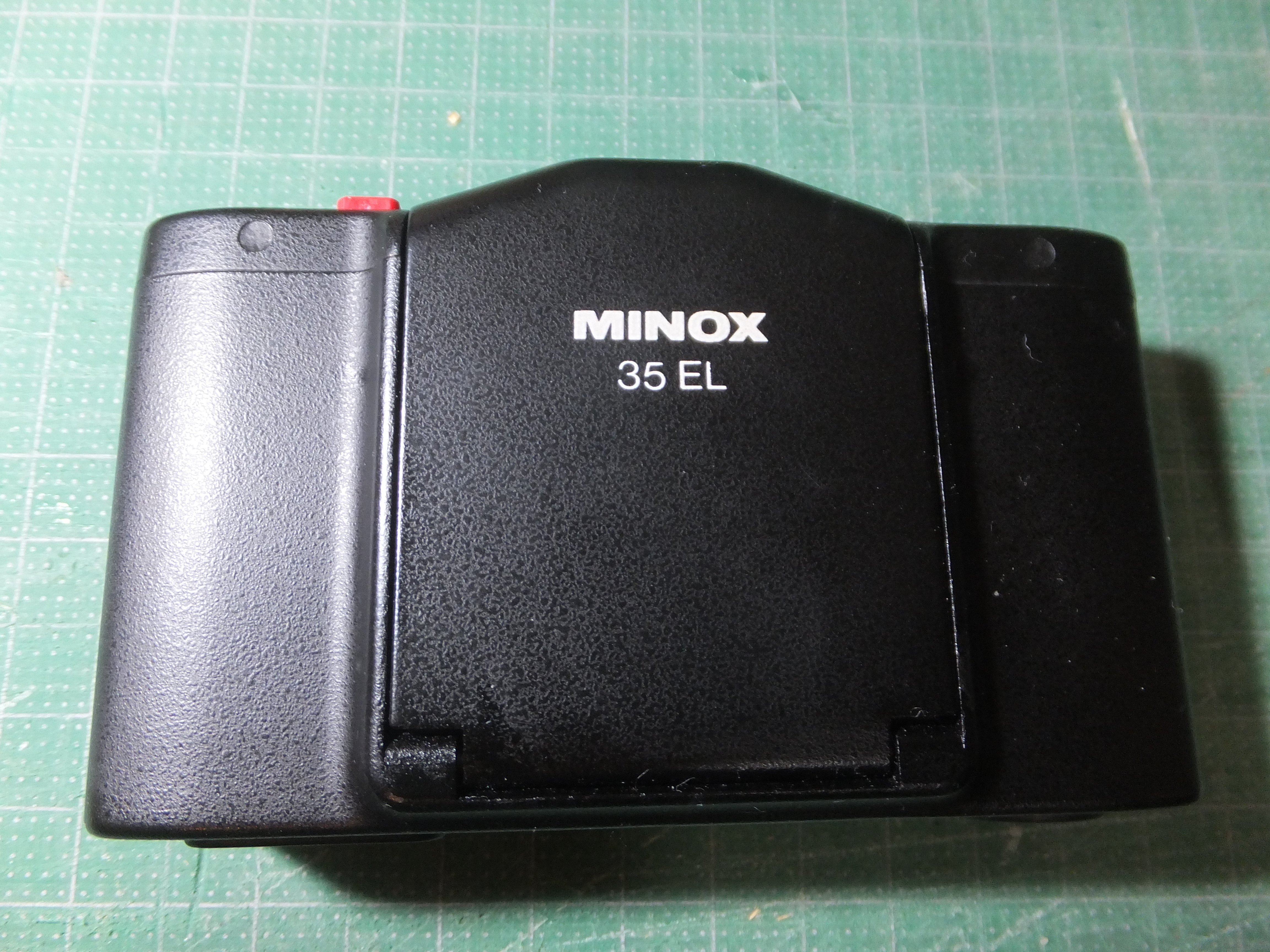 お店の片隅でジャンクな雰囲気でくすぶっていたMINOX 35 EL お店の片隅でジャンクな雰囲気でくすぶっていたMINOX 35 EL