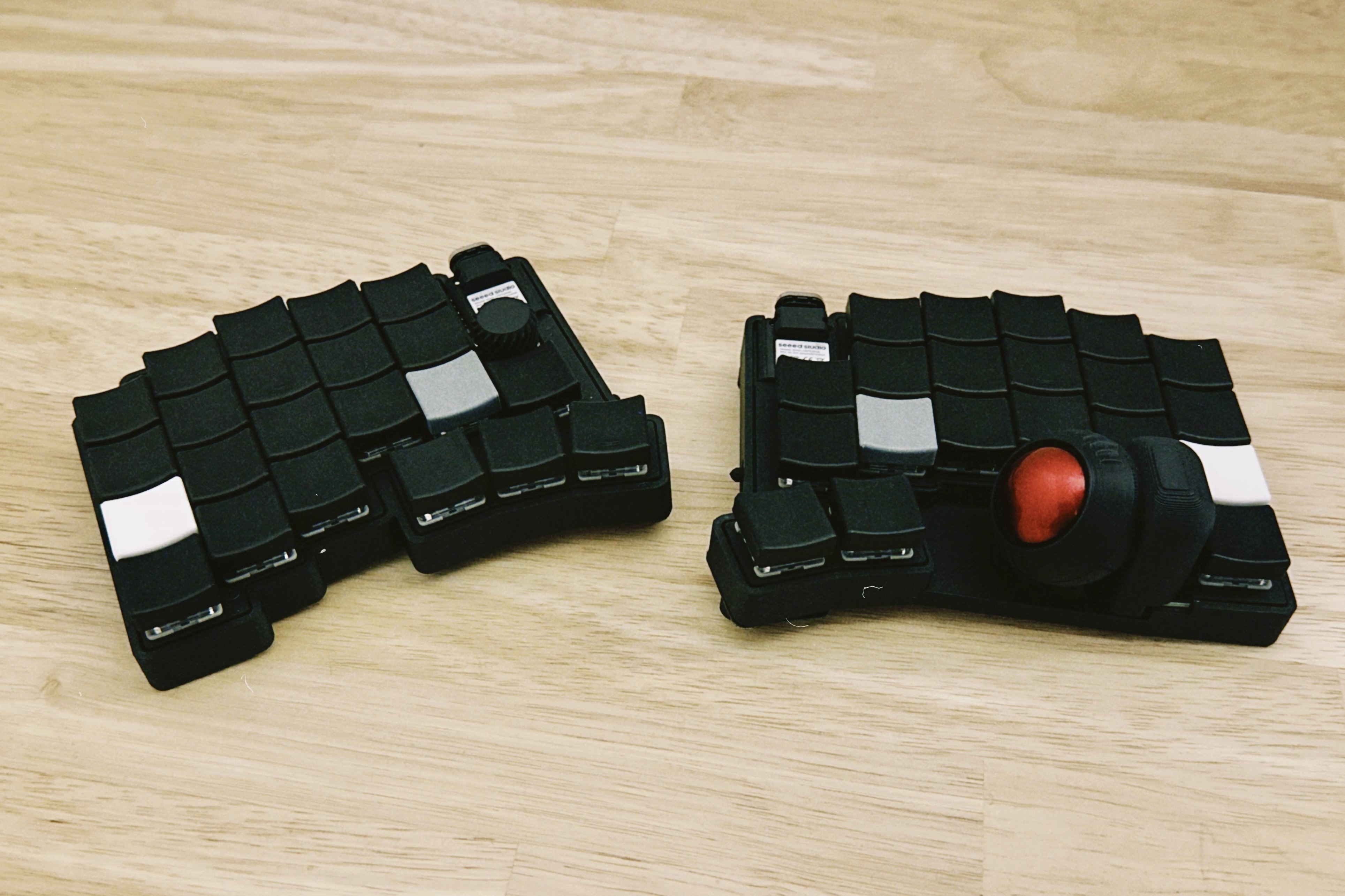 moNa2(無線×分割型×トラックボールマウス)キーボードで理想の moNa2(無線×分割型×トラックボールマウス)キーボードで理想の