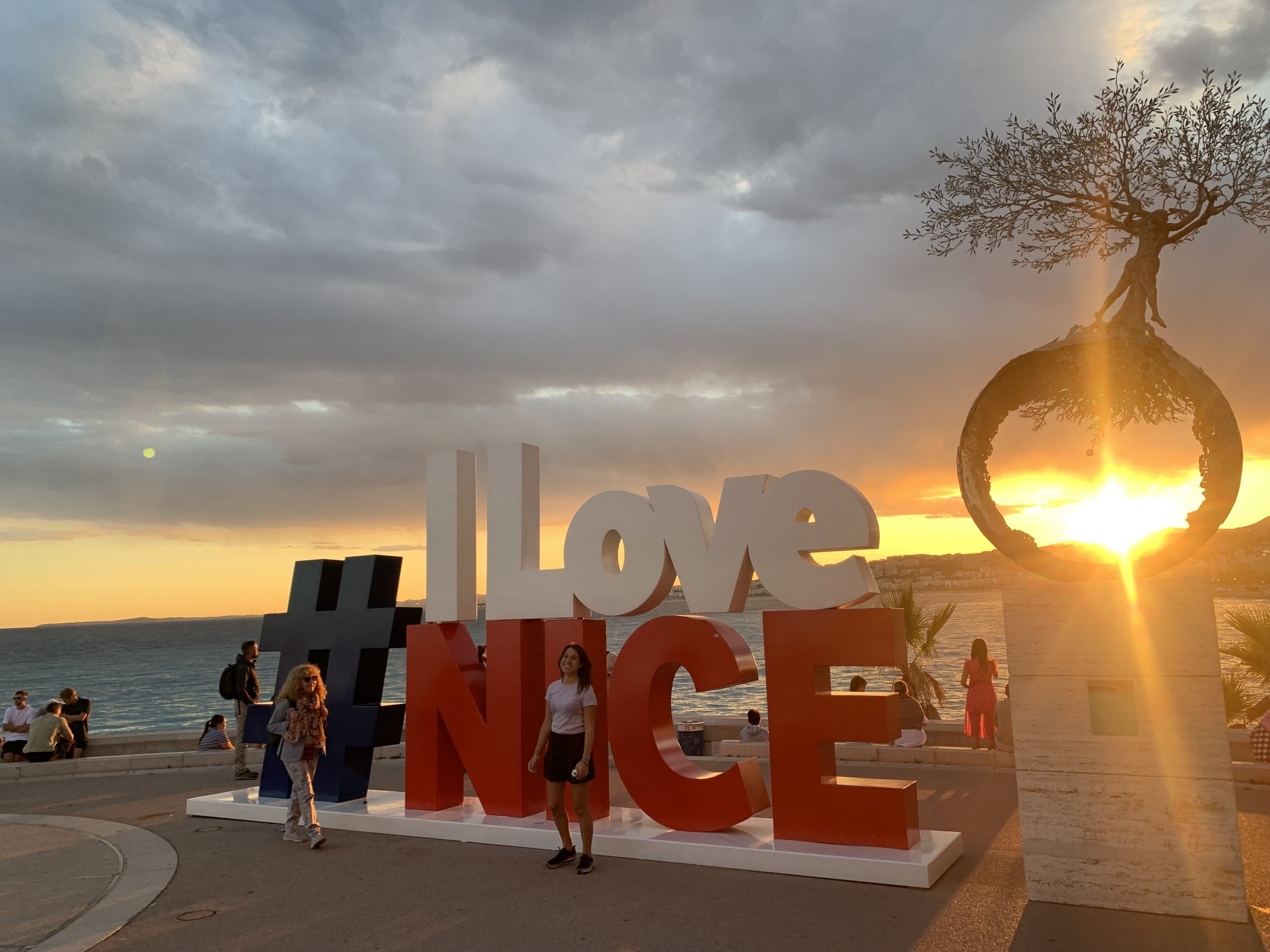 旅行記/2024年ニース🇫🇷】これぞ地中海!な青が眩しいリゾート地｜けい