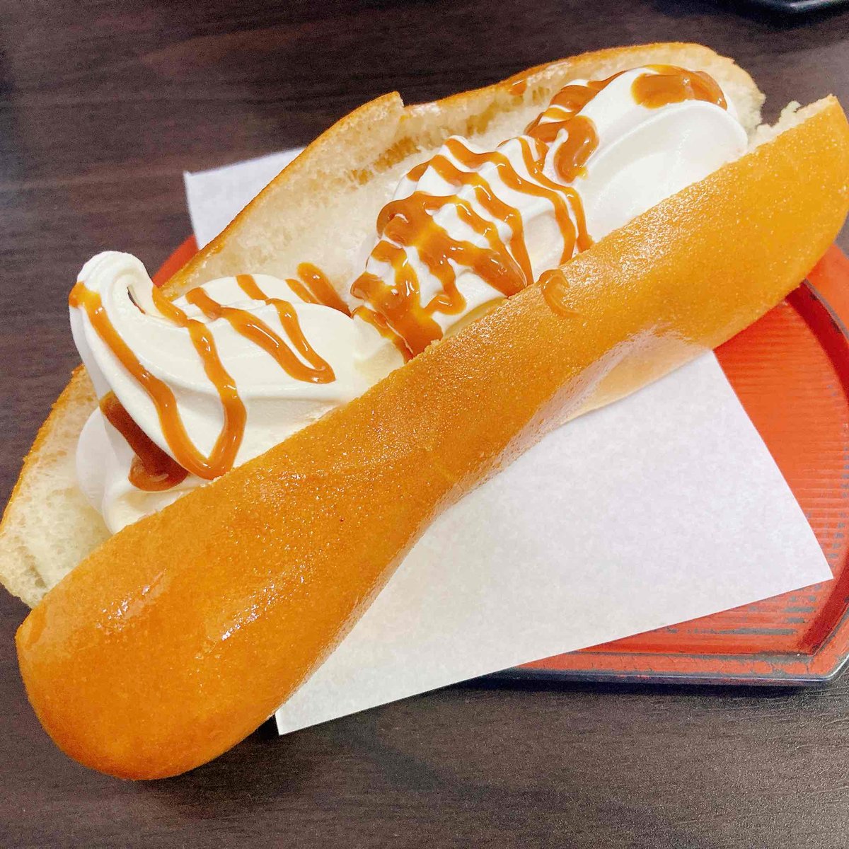 揚げパン専門店の生クリーム入り揚げパン