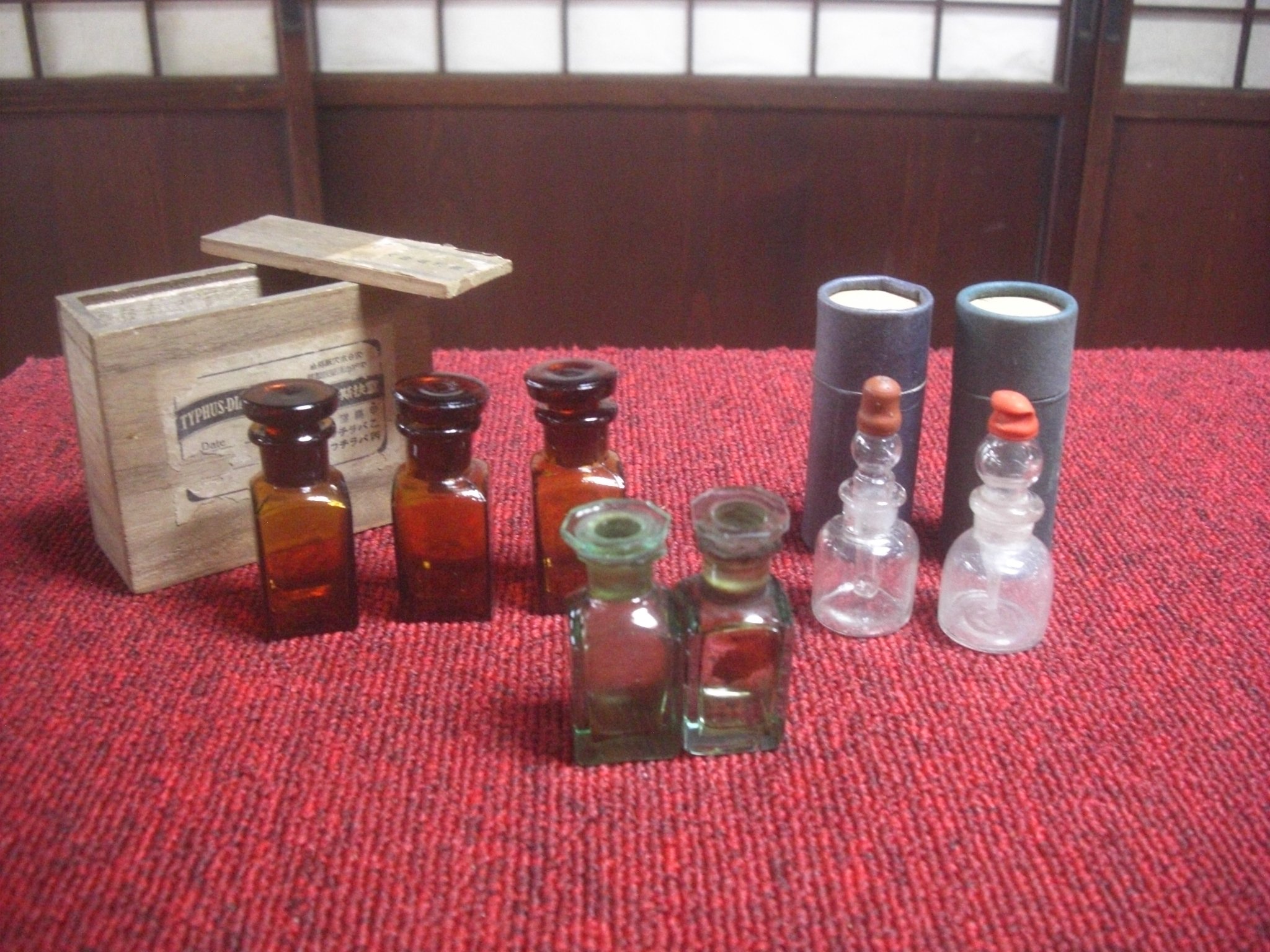 アンティーク瓶　九州目薬　九州製薬株式会社　目薬ビン Amazon.co.jp: 昭和レトロ 1931年（昭和6年）ROHTOの刻印 ロート
