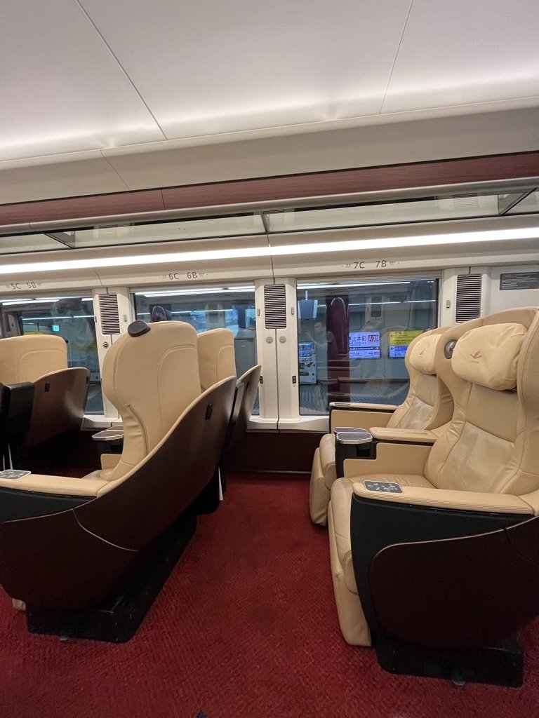 近鉄特急ひのとりプレミアム車両）大阪ー名古屋間の移動 心地よい