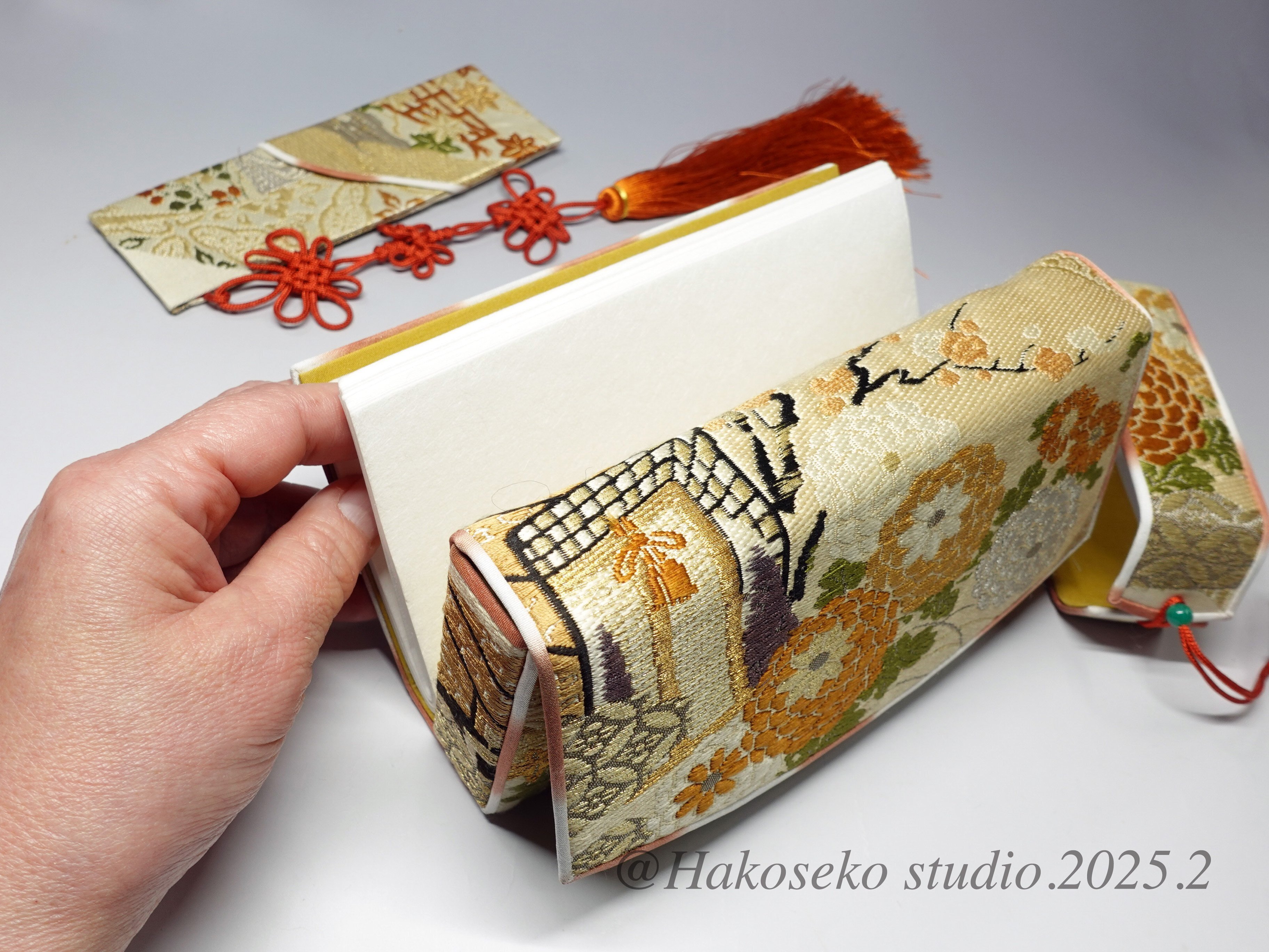 参考品 黒漆塗金二引両打刀柄前 龍図金具 | 松風刀装店 antiques