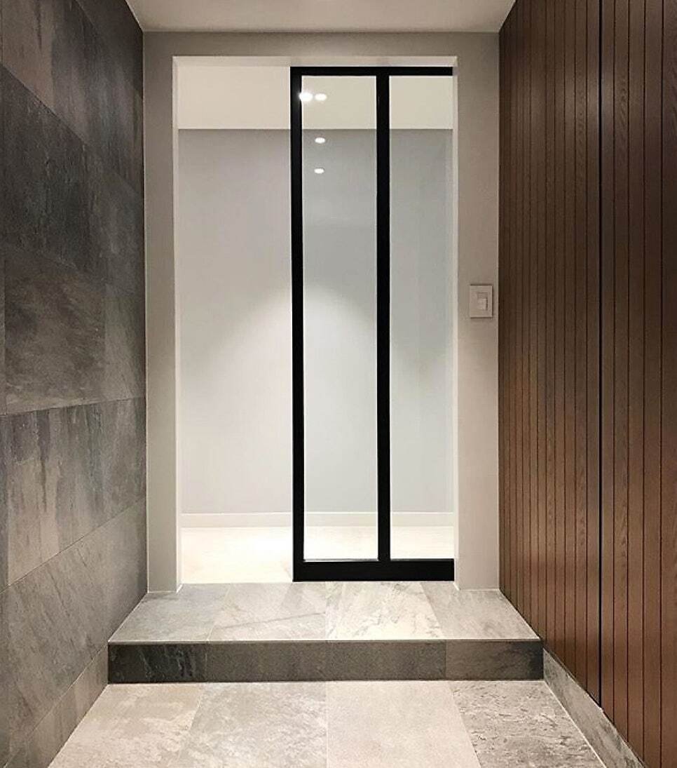 玄関ホールの寒さ対策‼️、断熱ドア、樹脂サッシ中古 玄関ホールの寒さ対策‼️、断熱ドア、樹脂サッシ中古