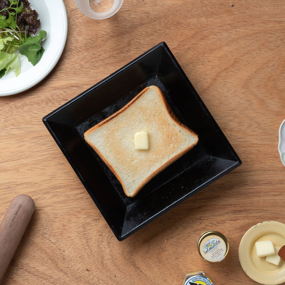 食パンがぴったり収まる四角フライパン