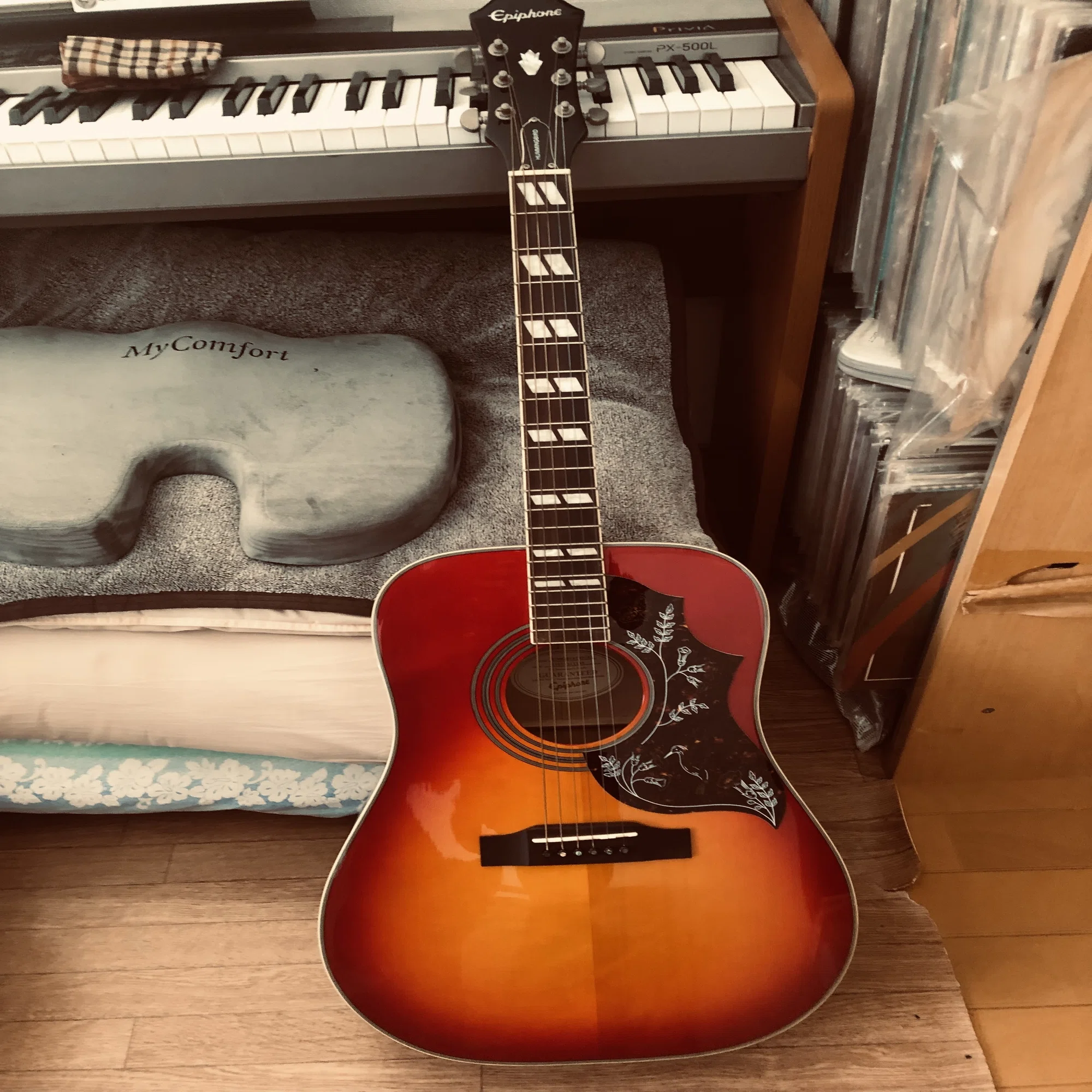 派手なアコギ ハミングバード ダブ｜（花鳥風月）ikesan