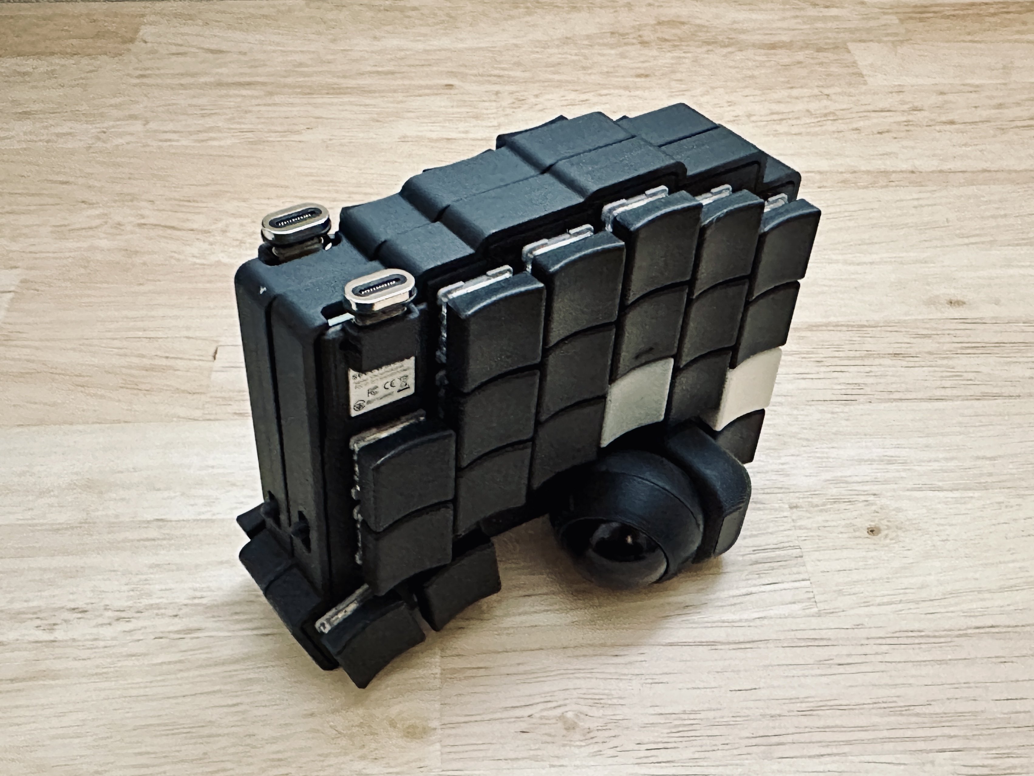 moNa2（無線×分割型×トラックボールマウス）キーボードで理想の