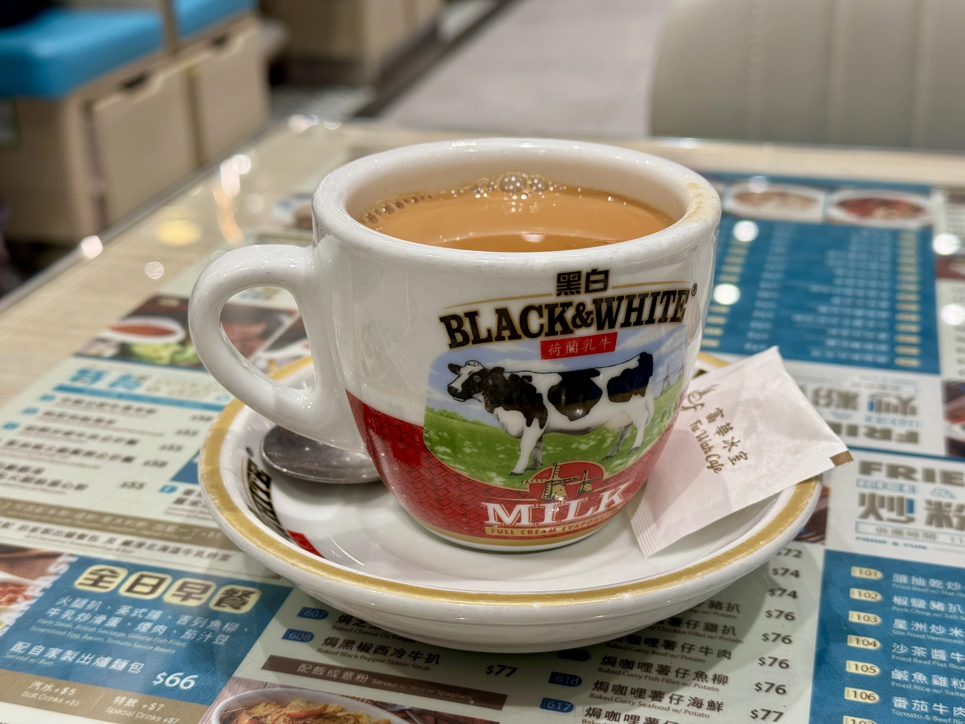 香港の茶餐庁は、ドラえもんの四次元ポケットみたいだ｜手塚 大貴
