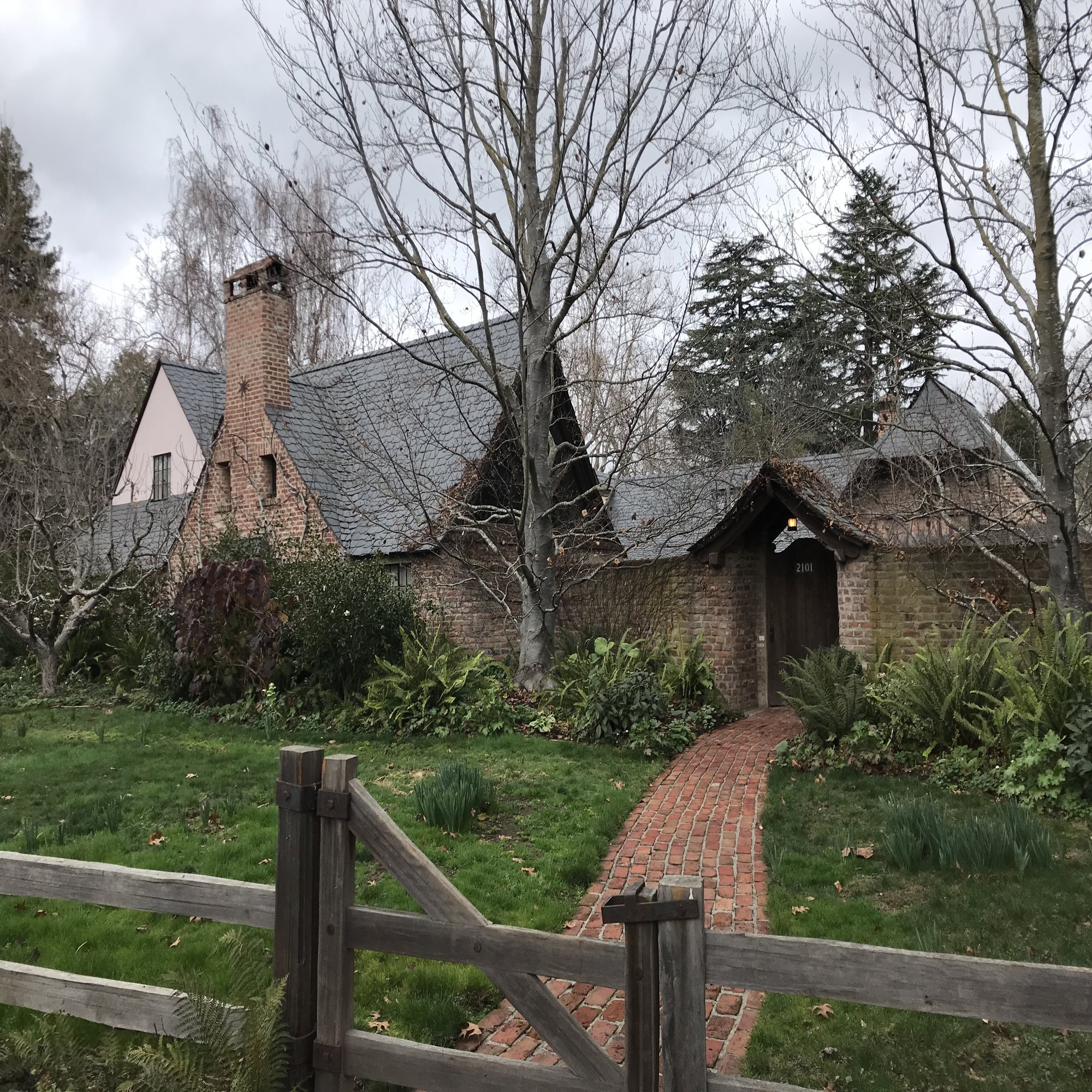 シリコンバレー散歩】スティーブ・ジョブズの元住宅｜ニシカワ, image size:2000x1500