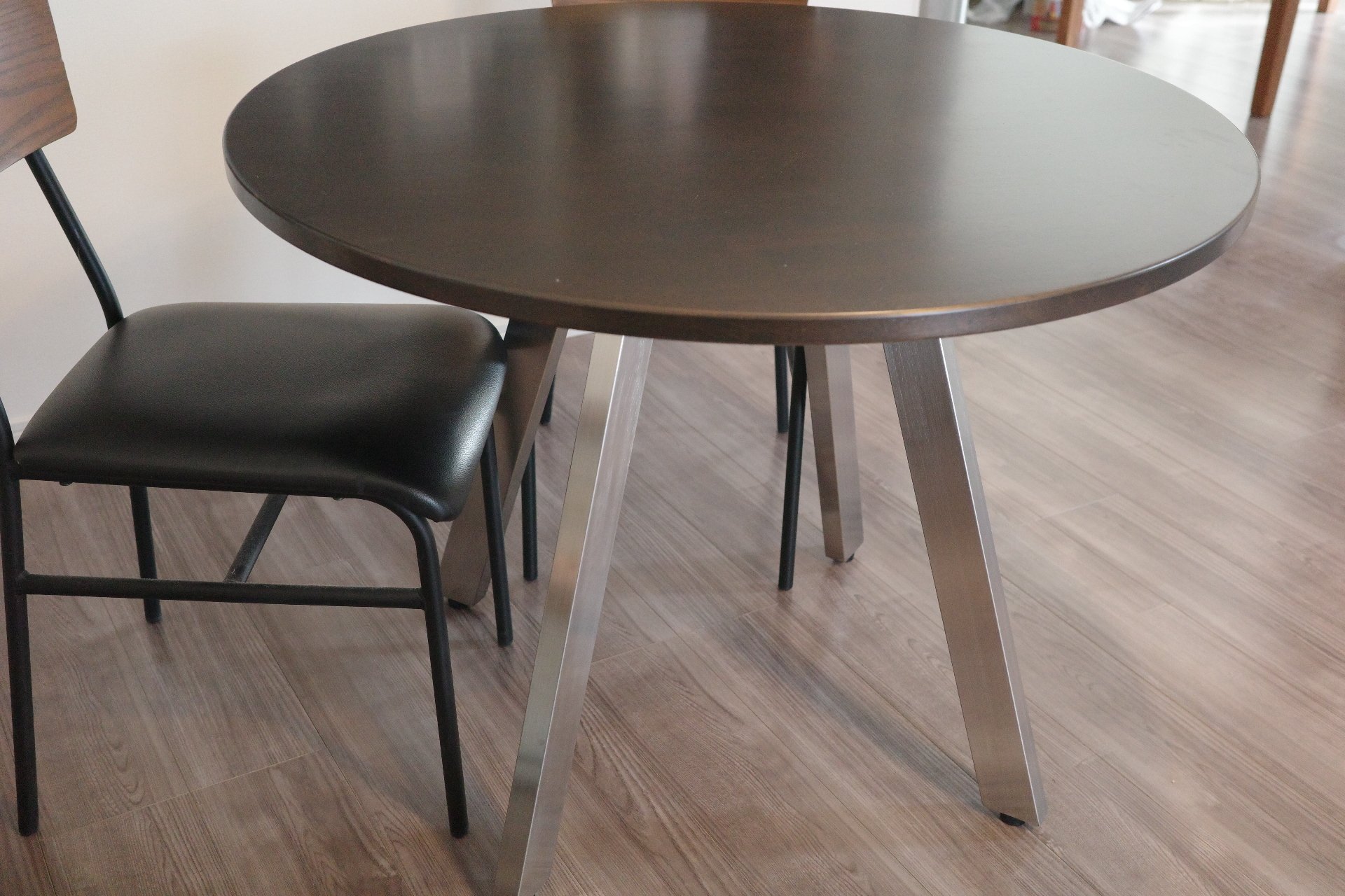 kanademonoのカフェテーブルが届いた！｜大田くみこ🐩