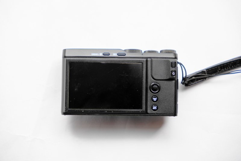 FUJIFILM XF10 は悩ましきAPS-Cコンデジ|じんた堂 FUJIFILM XF10 は悩ましきAPS-Cコンデジ|じんた堂