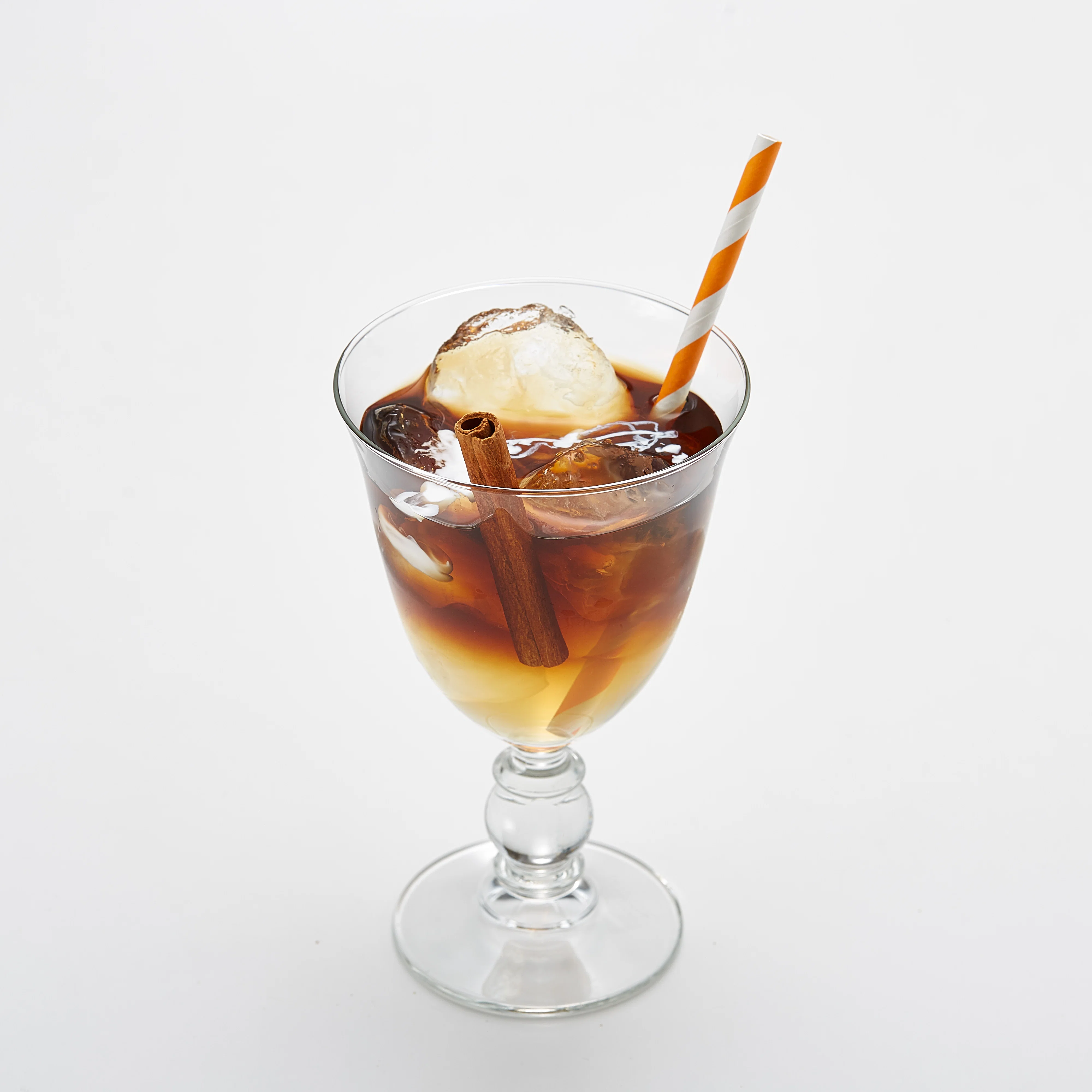 りんごとシナモンのコーヒーカクテル｜齋藤 久平｜ドリンクスタイリスト
