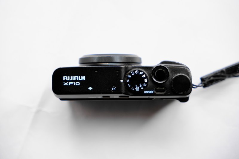 FUJIFILM XF10 は悩ましきAPS-Cコンデジ|じんた堂 FUJIFILM XF10 は悩ましきAPS-Cコンデジ|じんた堂