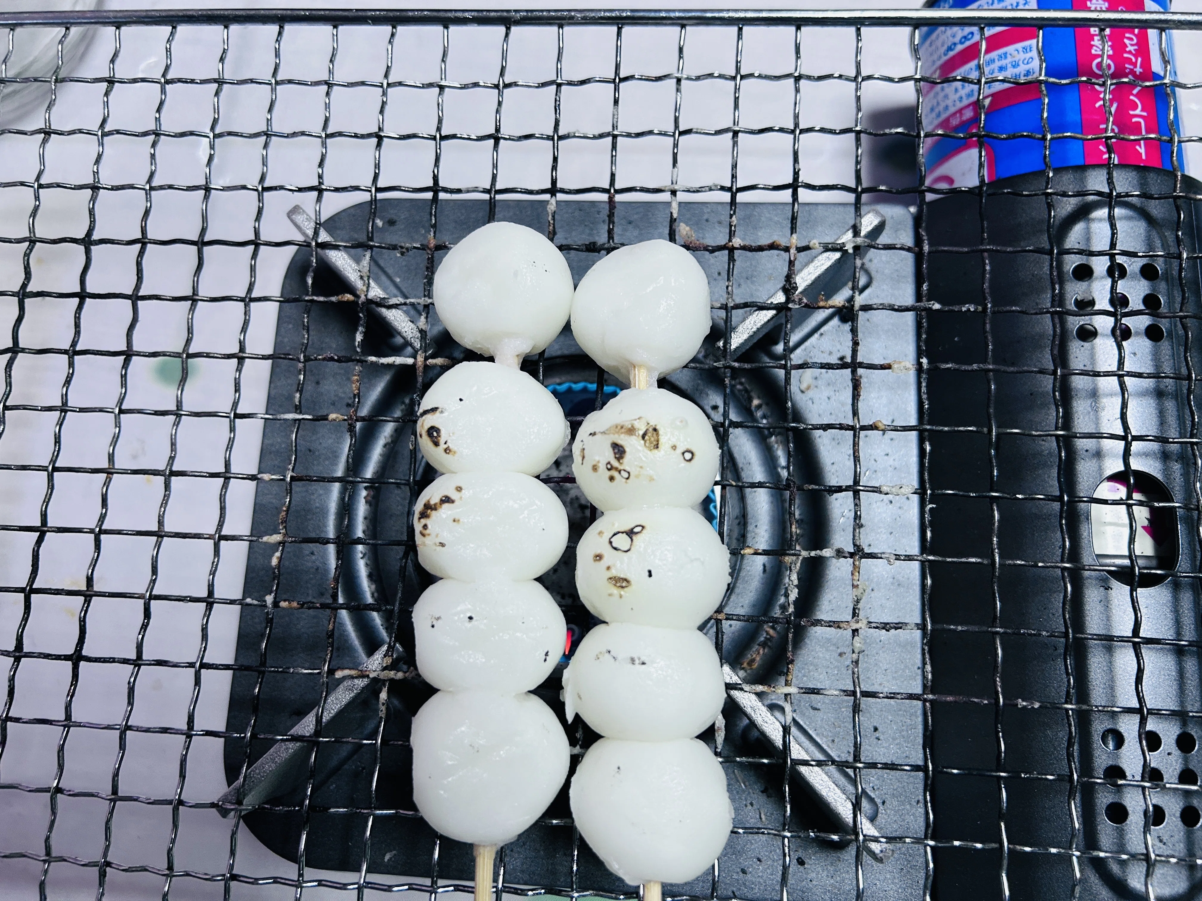 カフェ ハニーディップ の5玉の みたらし団子 は縁起物なんです