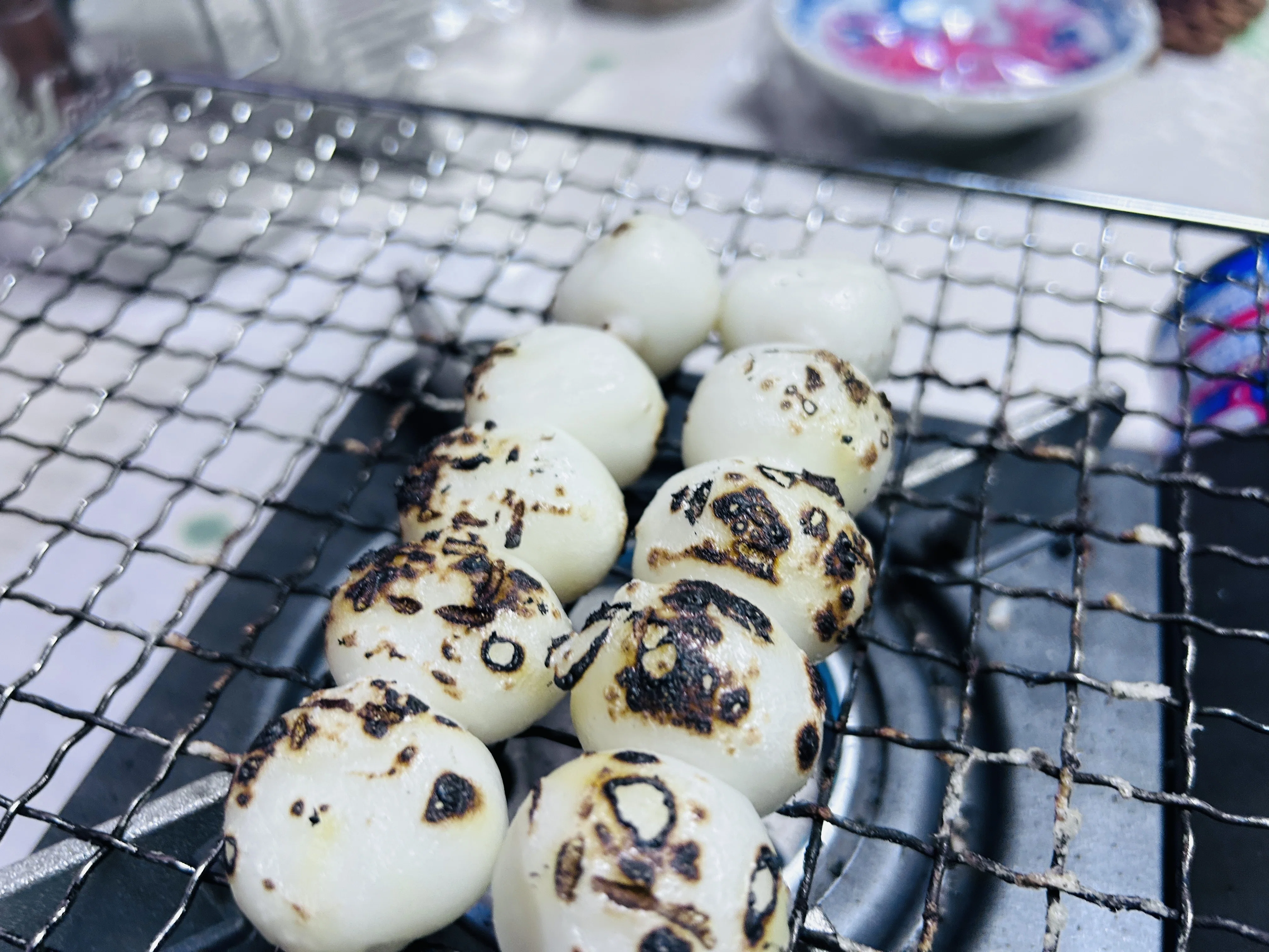 カフェ ハニーディップ の5玉の みたらし団子 は縁起物なんです