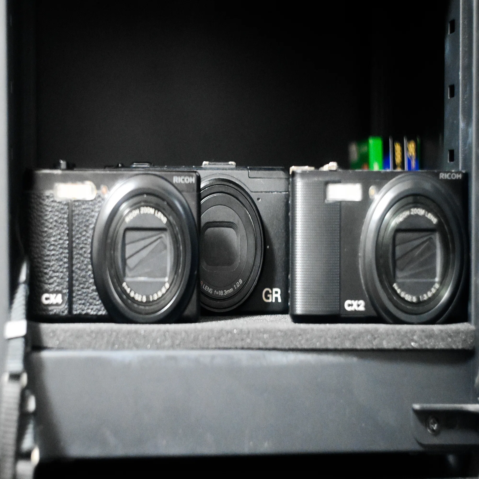 RICOHのオールドコンデジCXシリーズのハイコントラスト白黒は今でも 