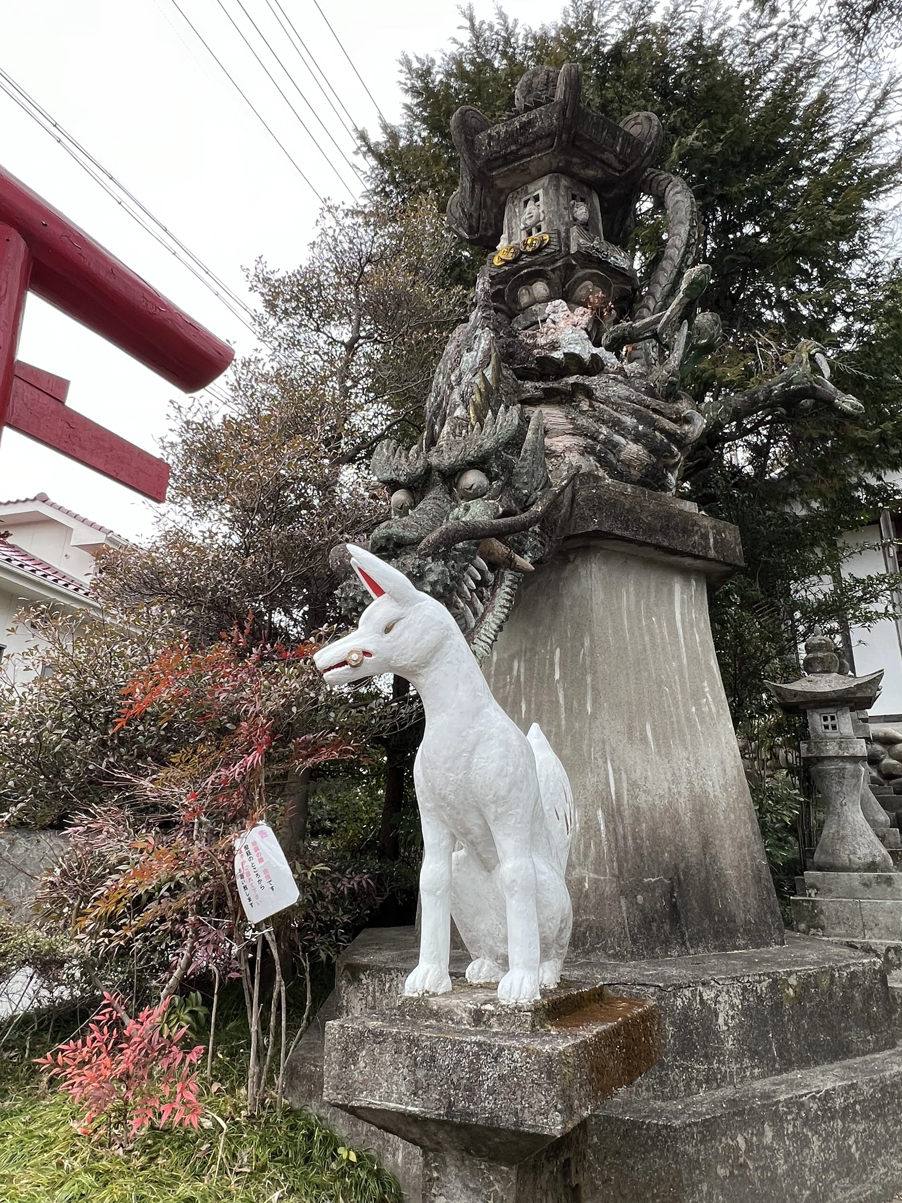 巨大な乙姫と浦島太郎が出迎える、岐阜の不思議スポット：乙姫公園の
