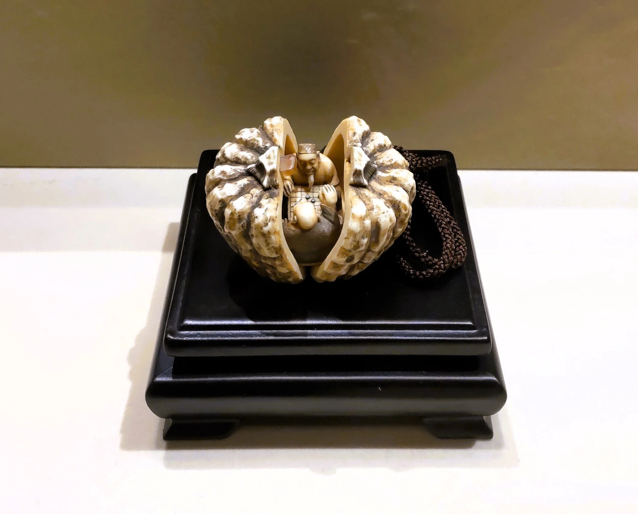 Museum Report: The World of Netsuke and Models Enjoyed in a