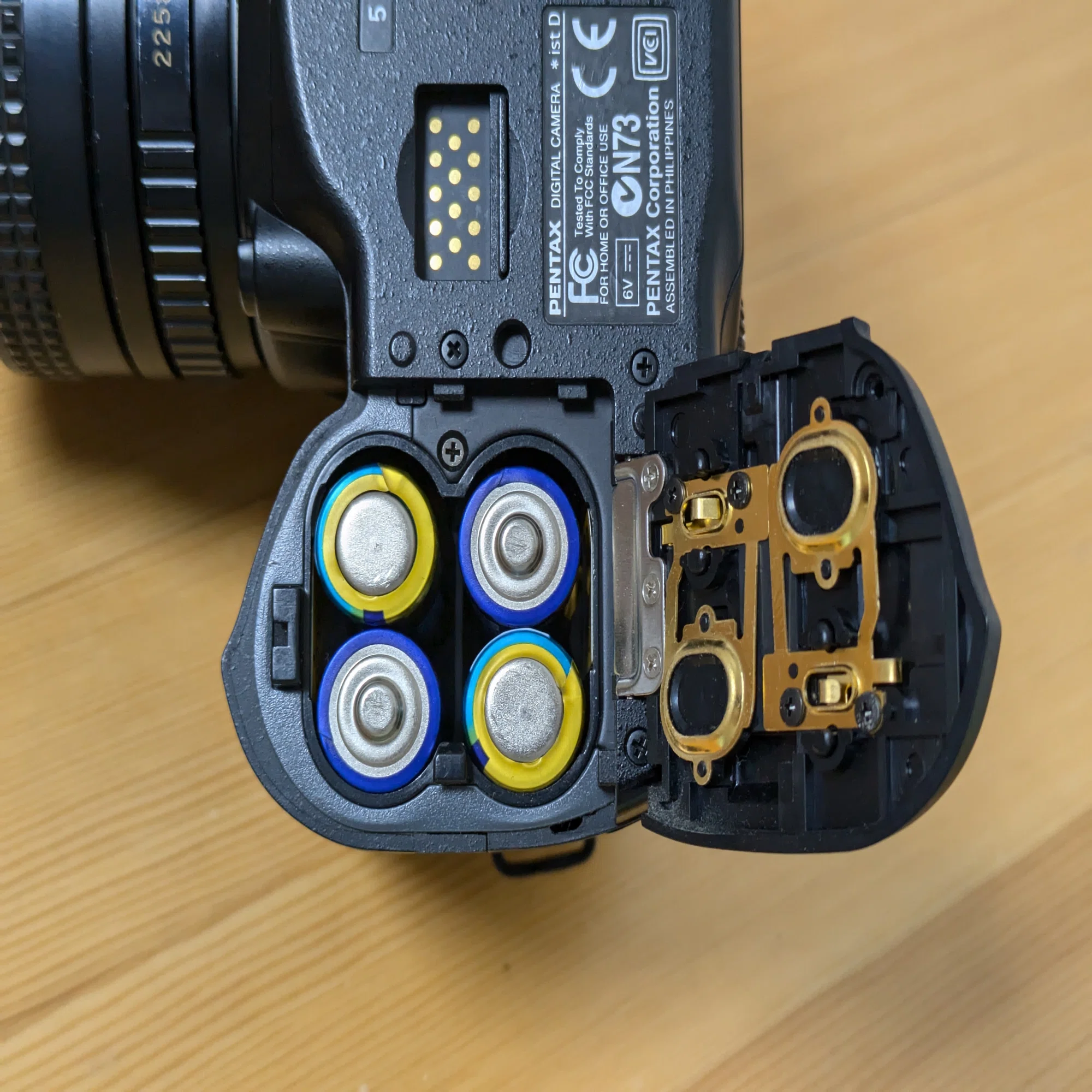 PENTAXデジタル一眼レフの始祖、istD｜たぬきふとん