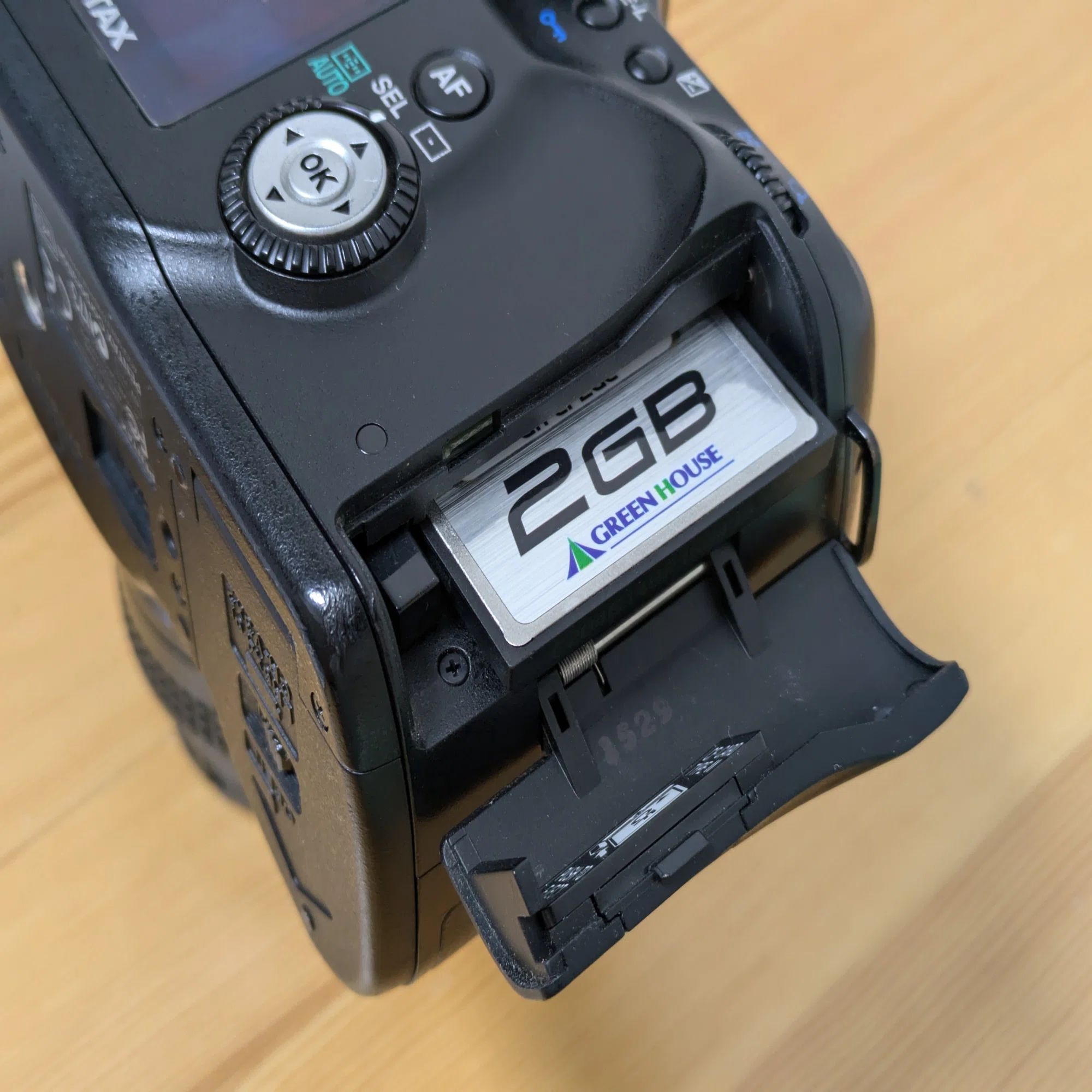 PENTAXデジタル一眼レフの始祖、istD｜たぬきふとん