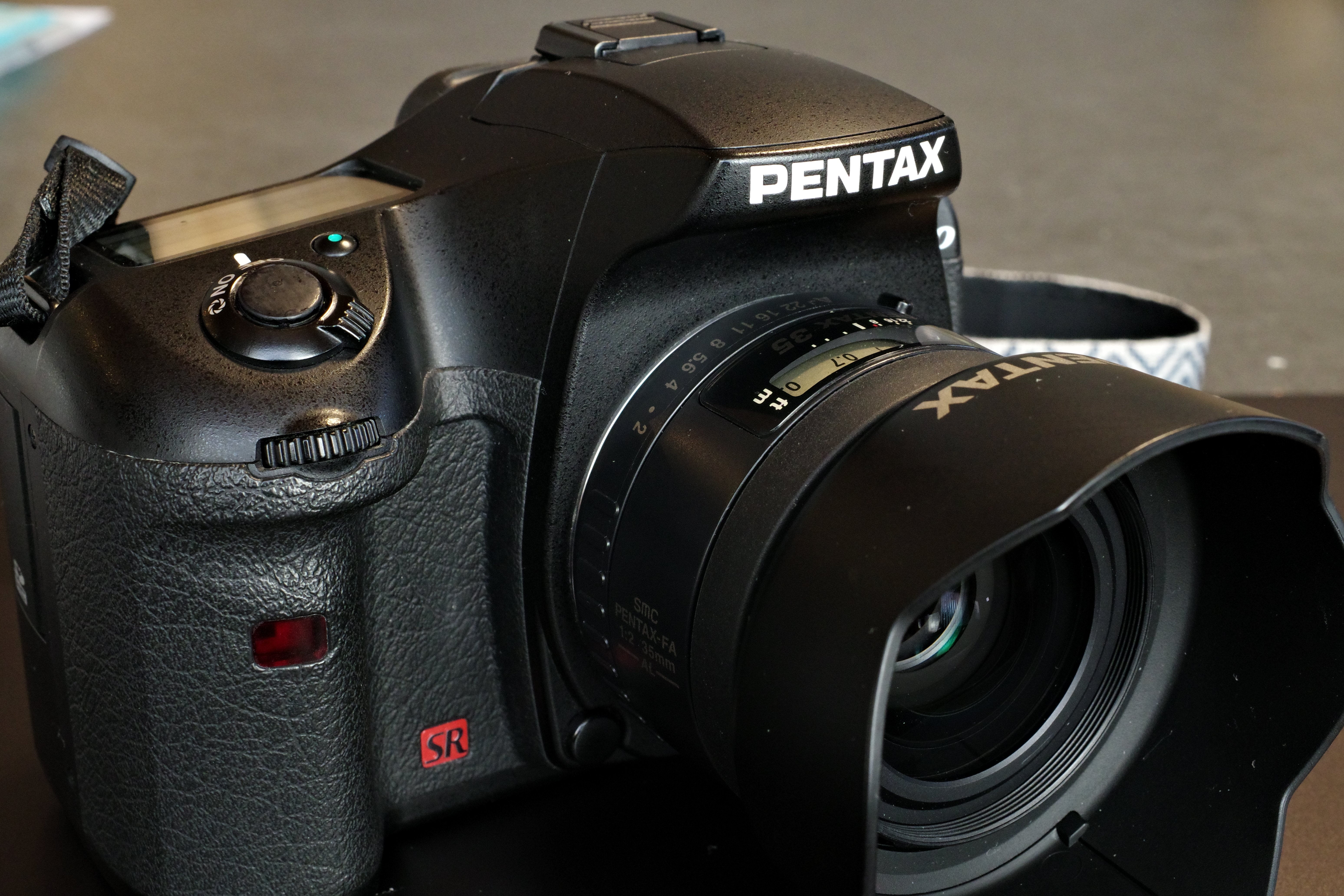 PENTAX K10D レンズなし 細部にまで魂が宿るボディ。ペンタックス K10D | ShaSha