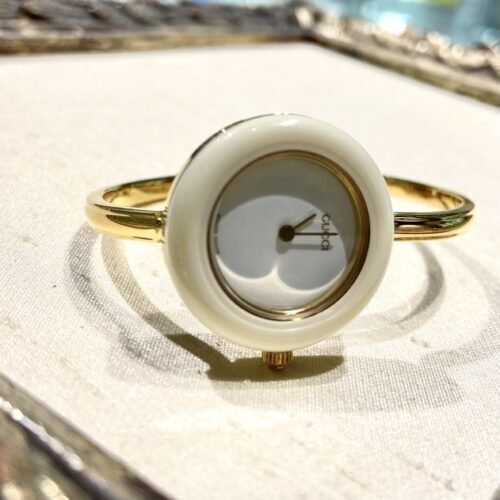 【電池交換必要】GUCCI ゴールド 時計 交換用バンド付き グッチの腕時計の電池交換は東京のどこで依頼する？ヨドバシ