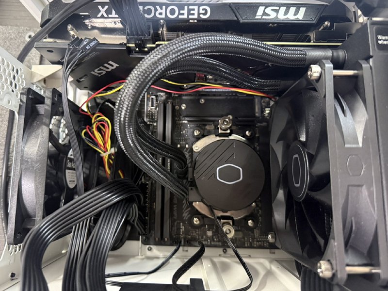Ryzen 7 9800X3Dで最強のMini-ITXゲーミングパソコンを組む