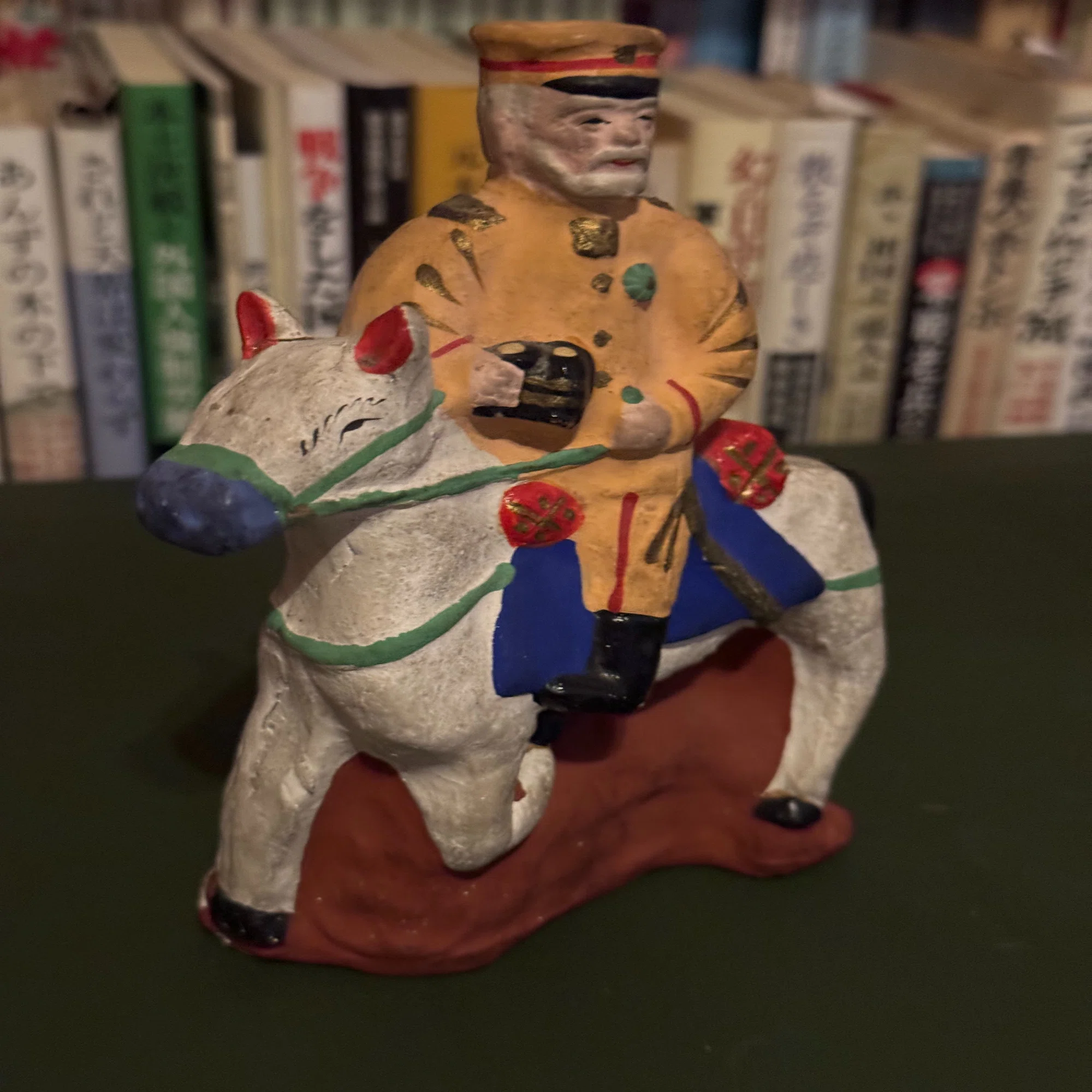 江戸時代から明治時代にかけて盛んに作られた土人形には、軍人の姿も 