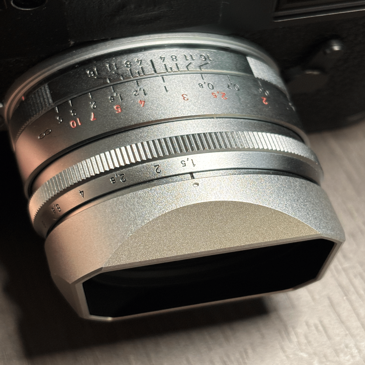 Tahusaのスクエアフードを購入してみた(NOKTON Vintage Line 35mm F1.5