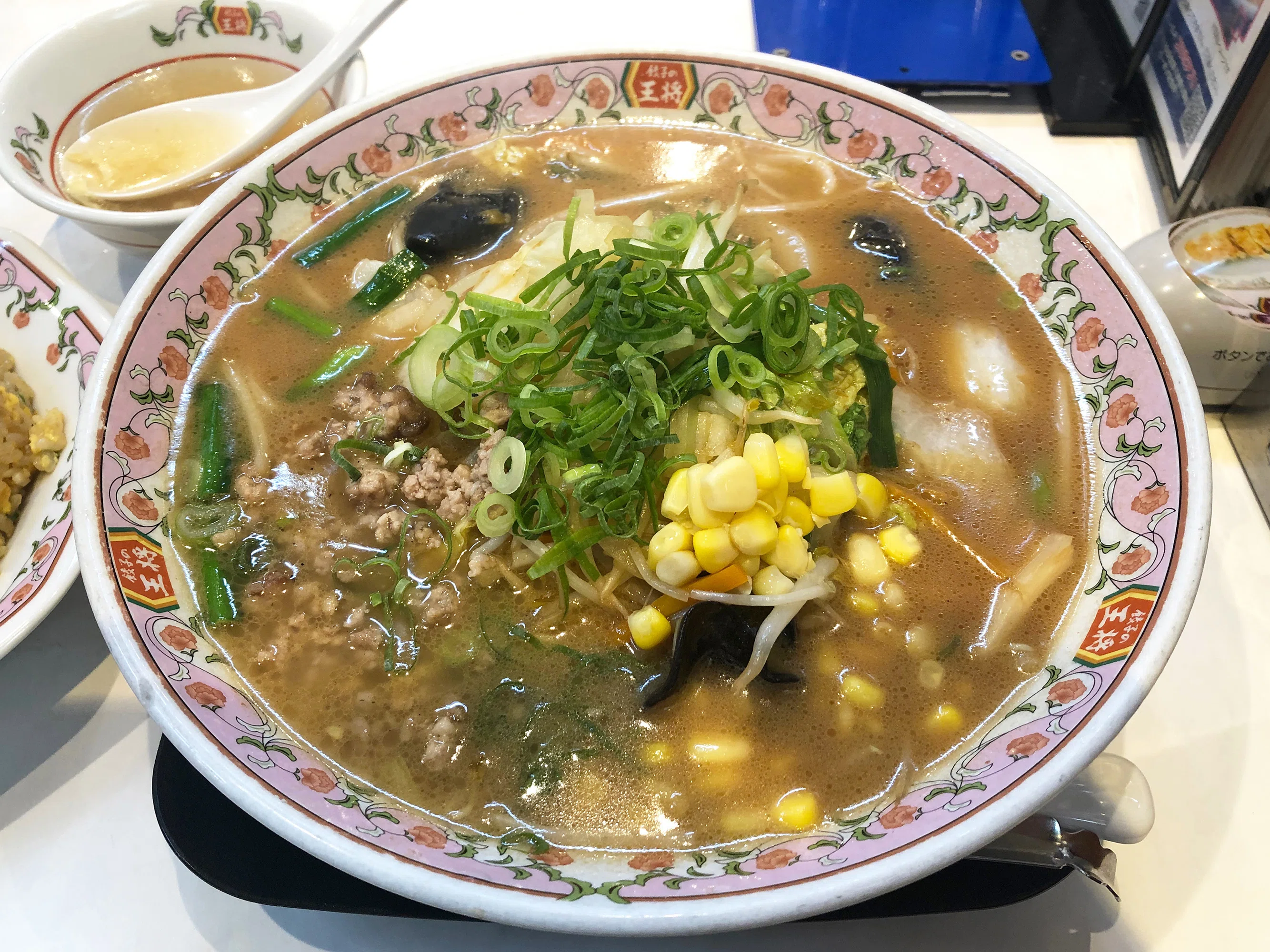 餃子の王将》 味噌ラーメン リニューアル「焦がしニンニク味噌ラーメン