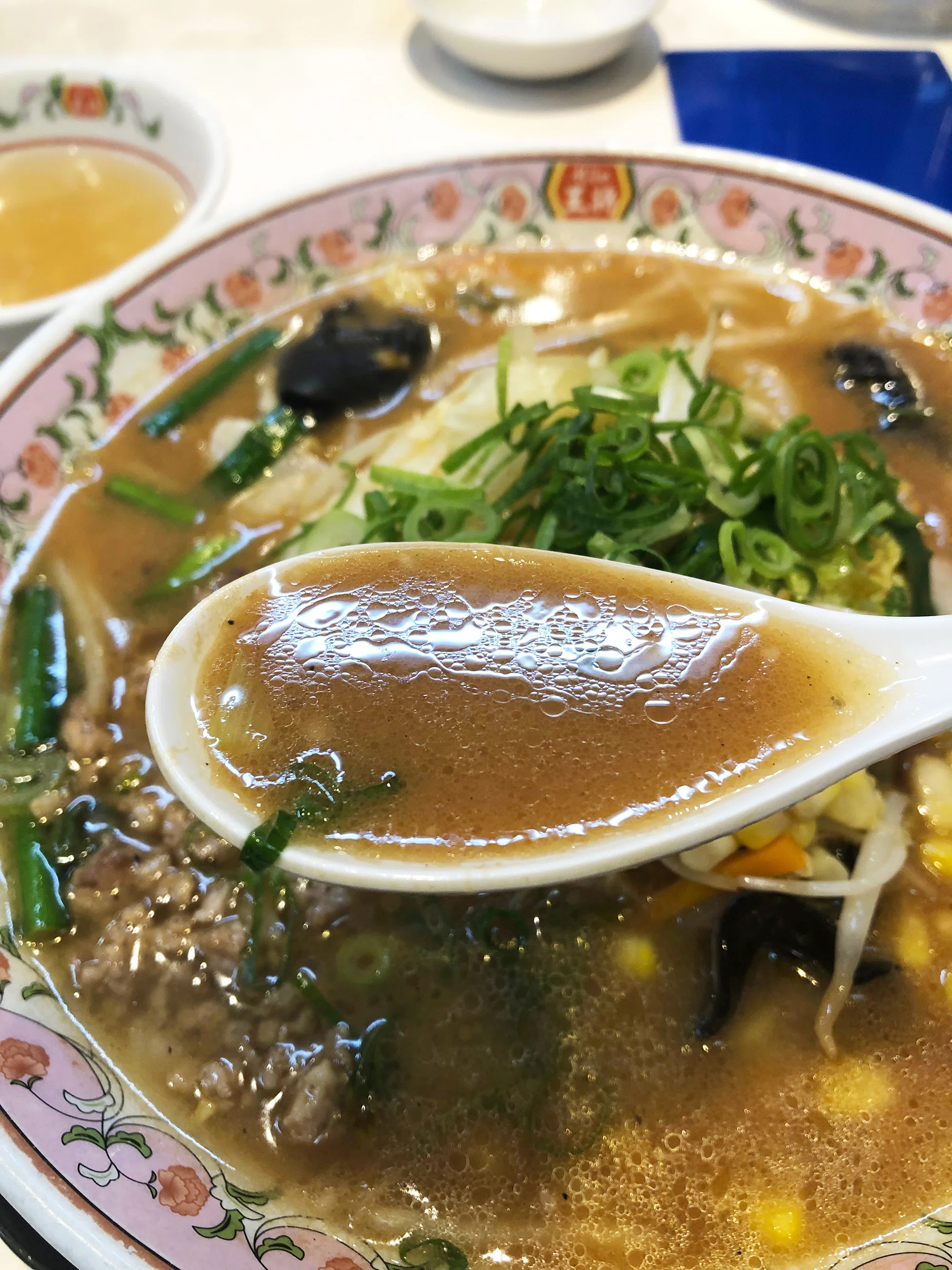 餃子の王将》 味噌ラーメン リニューアル「焦がしニンニク味噌ラーメン
