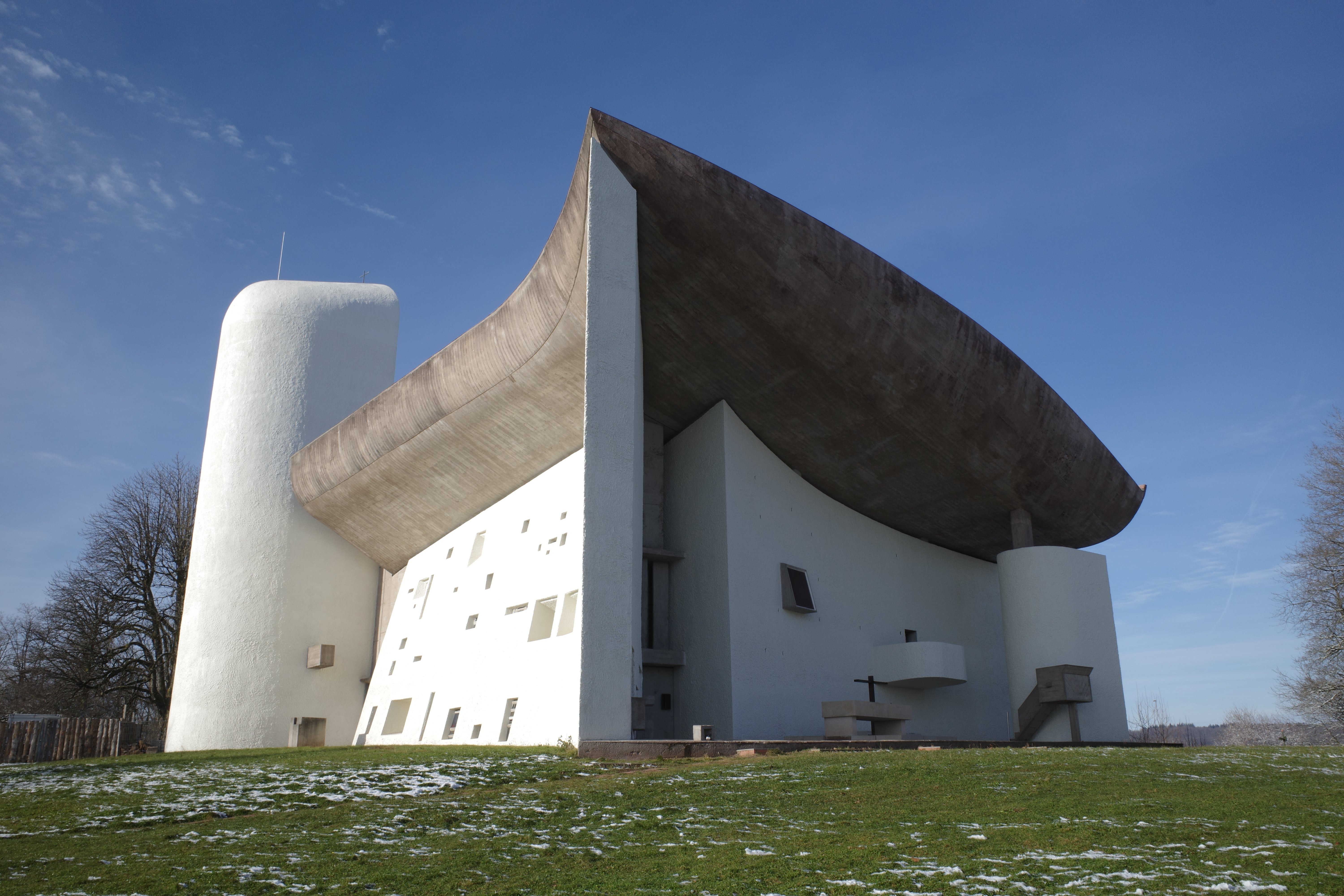 建築学生の聖地?!｜コルビュジエのロンシャン礼拝堂｜Gigi Takahashi