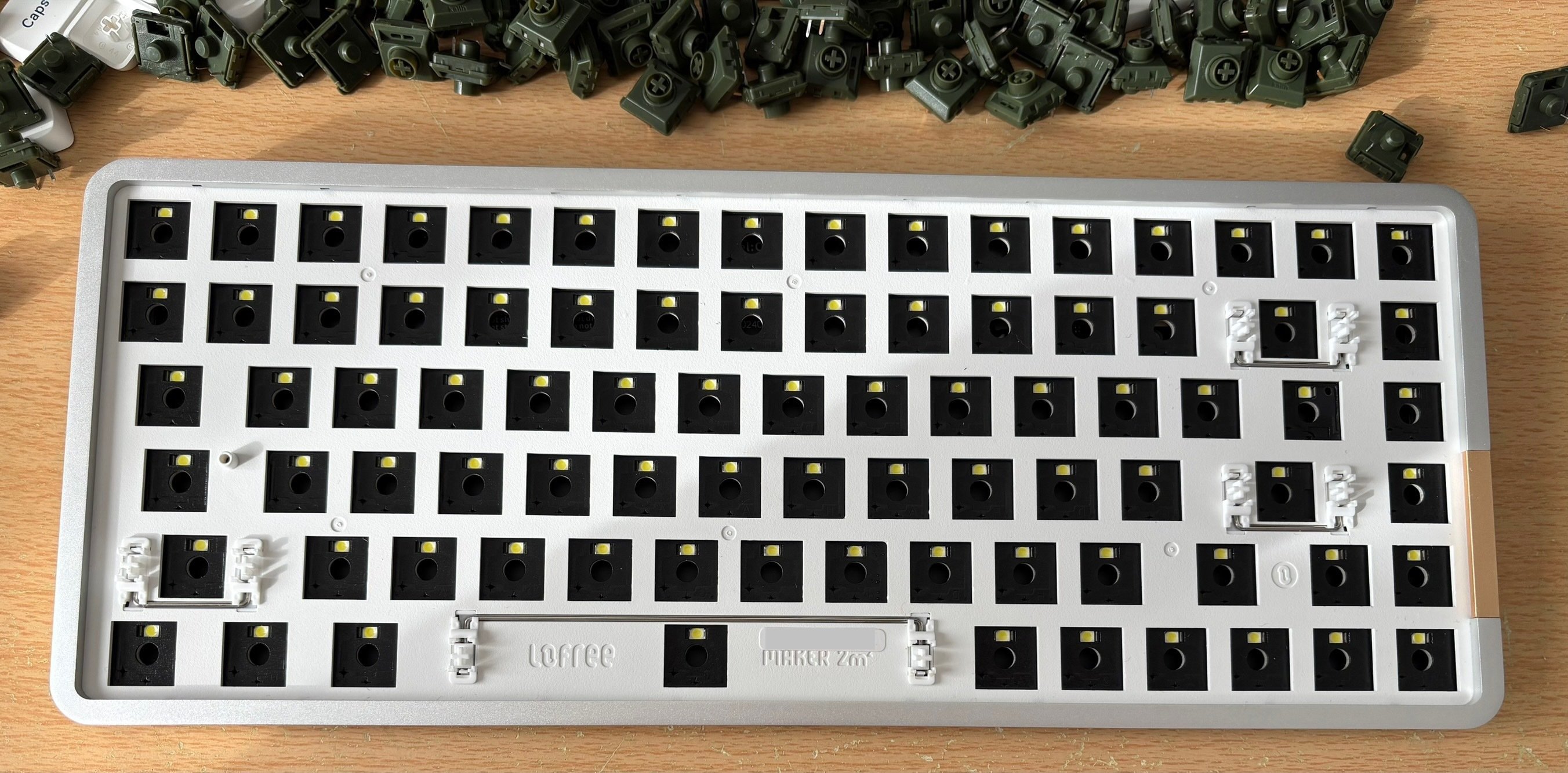 理想の静音ロープロファイルキーボードをLofree Flow 84 + Kailh
