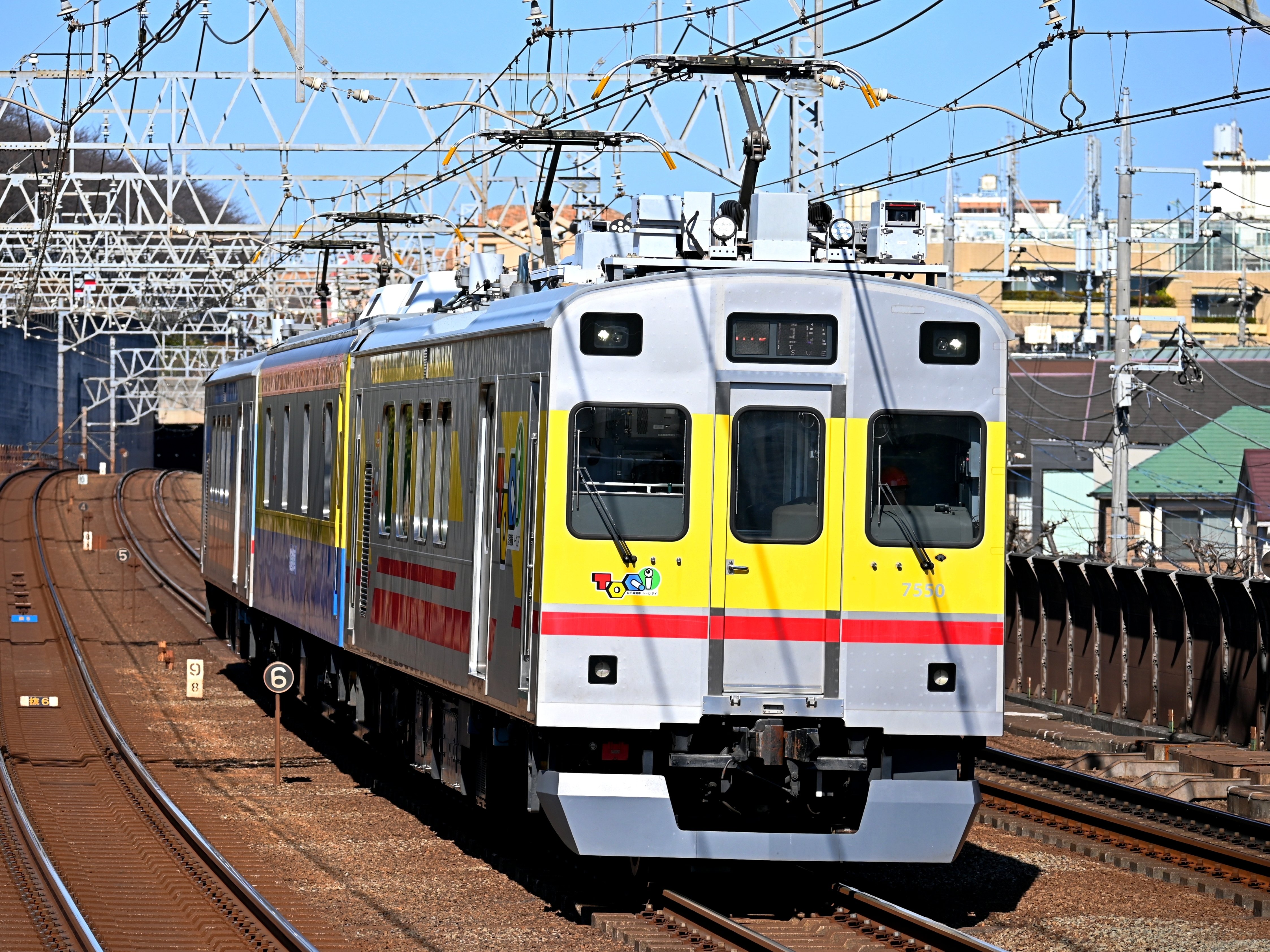 東急目黒線に珍客現る！謎の3両編成の正体は…?｜隣の芝生は隣の芝生
