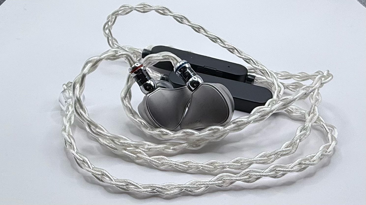 iPhoneでFiiO「BT11」を利用して、「LDAC」で接続したTWSとか、BT