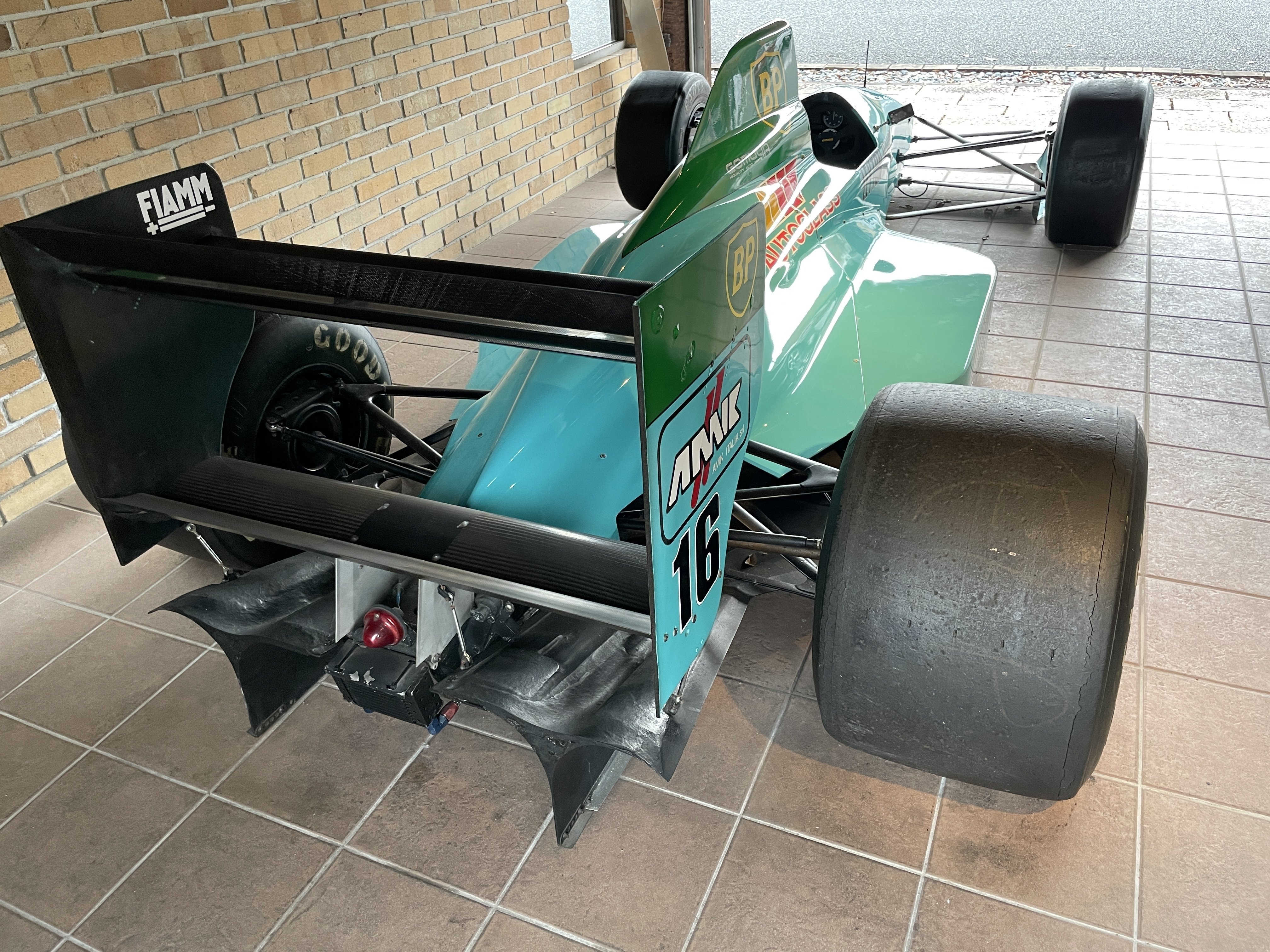 藁屋に名馬を繋ぎたるがよし：エアロダイナミクスの新創世記