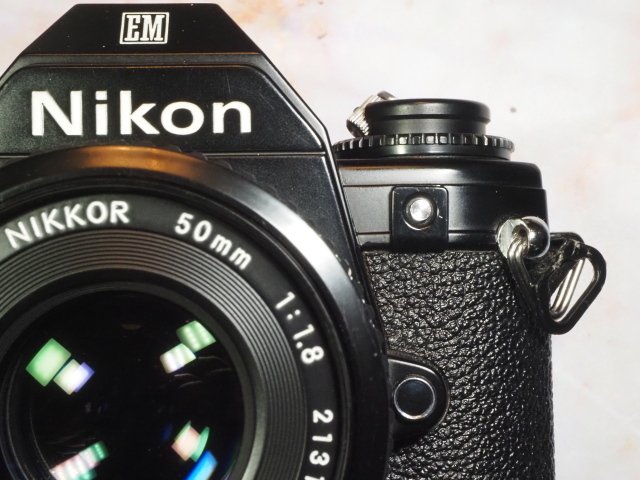 カメラ沼の深淵」 Nikon EM｜saphirinus