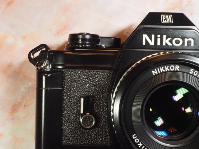 カメラ沼の深淵」 Nikon EM｜saphirinus