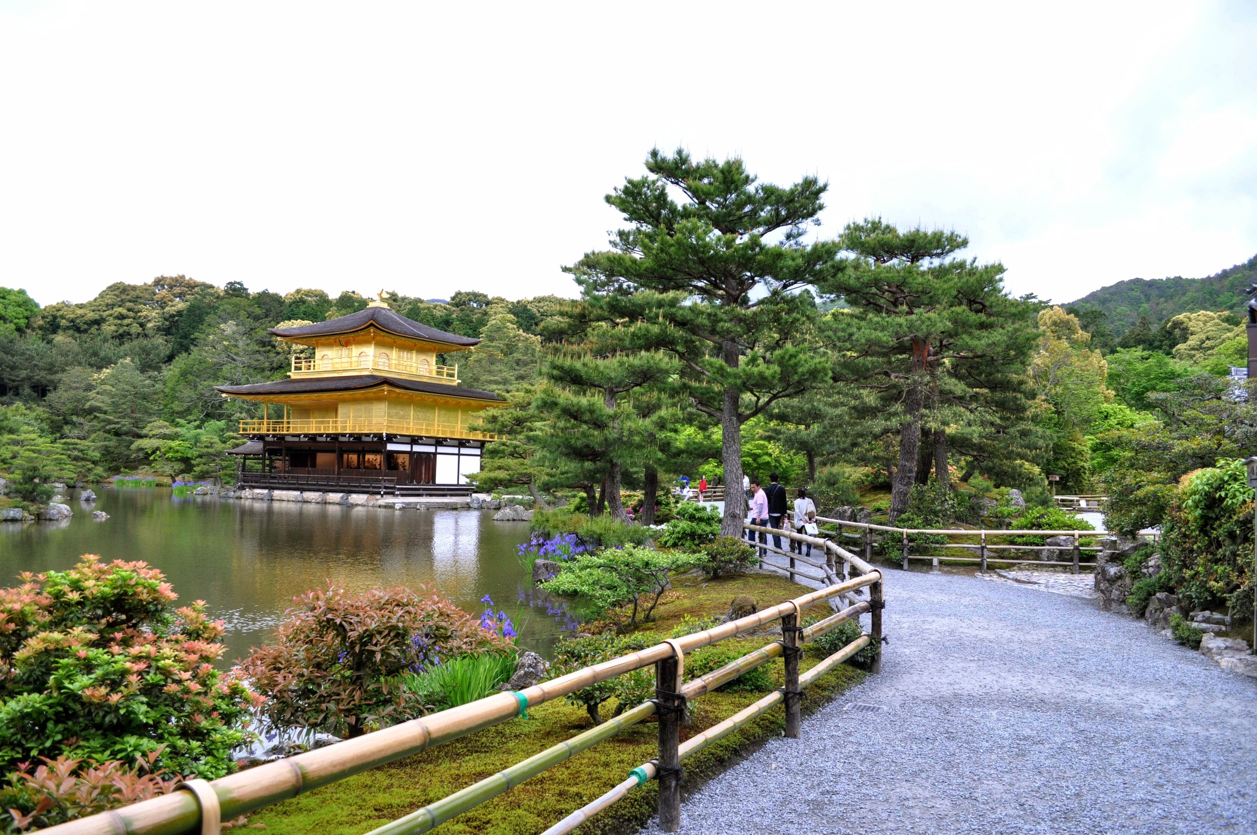 季節で変わる風格・雪化粧の金閣 ー鹿苑寺金閣舎利殿(北区)ー 季節で変わる風格・雪化粧の金閣 ー鹿苑寺金閣舎利殿(北区)ー