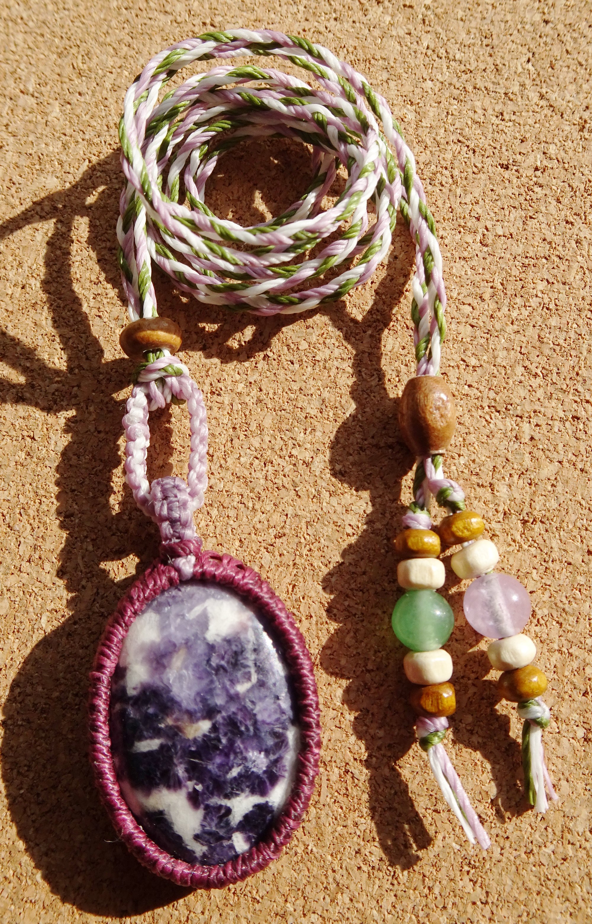 レピドライト＆ペリドットのマクラメ編みネックレス　ペンダント　天然石 とんぼ玉」と「レピドライト」のマクラメ編みネックレス