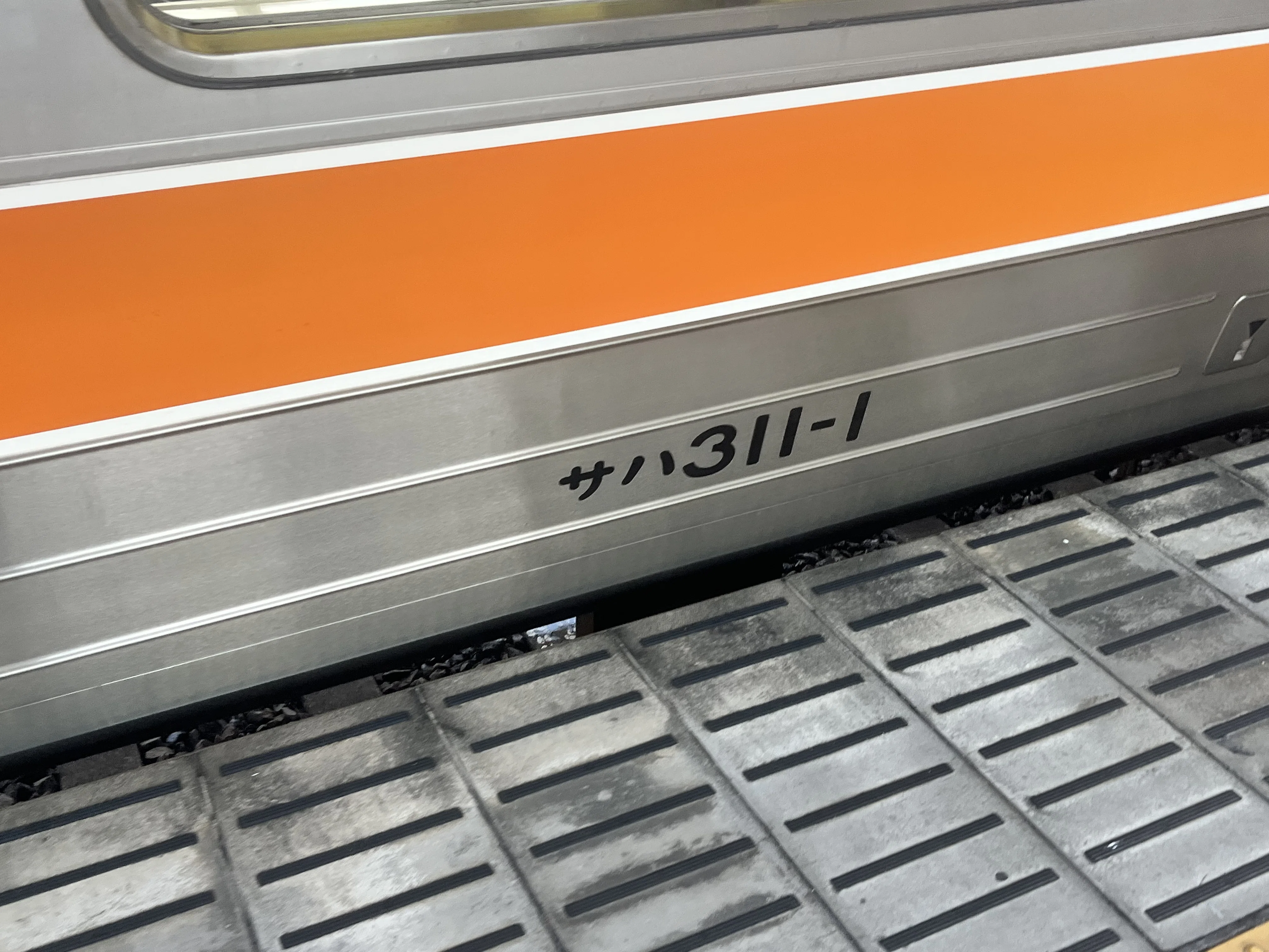 車内デザインレポート#2 311系｜Ishikoh archive