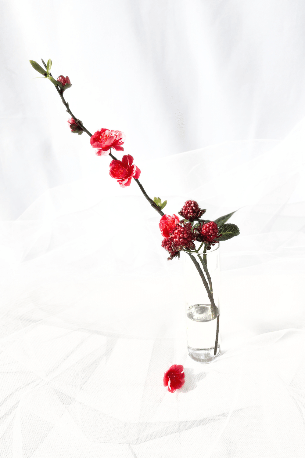 【中古】生花などに使う花器だと思います。 少し不思議な形をしています。 中古】生花などに使う花器だと思います。 少し不思議な形をしています