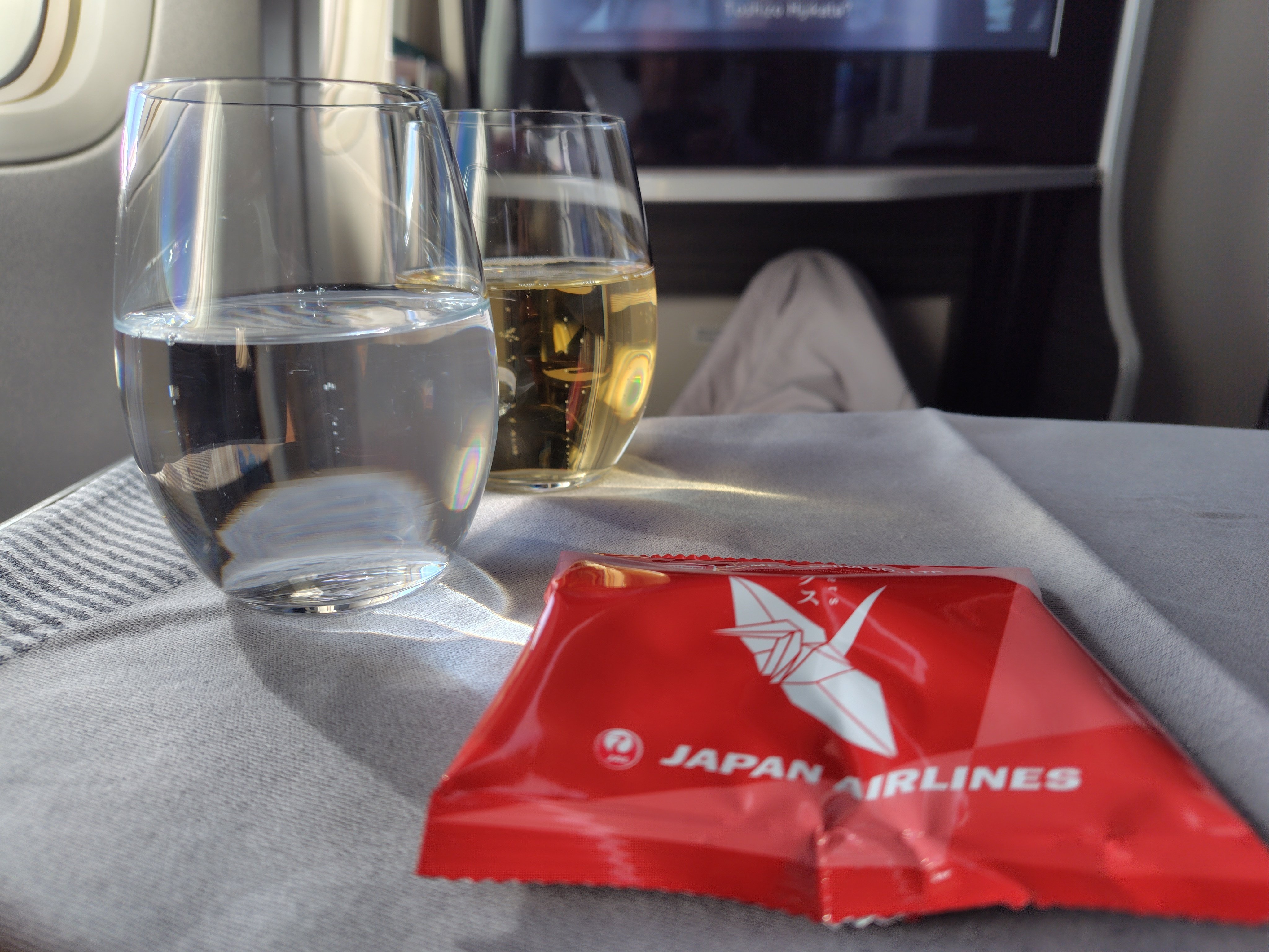 JALの退役間近B777-300ERビジネスクラスに搭乗してみた -機内食編