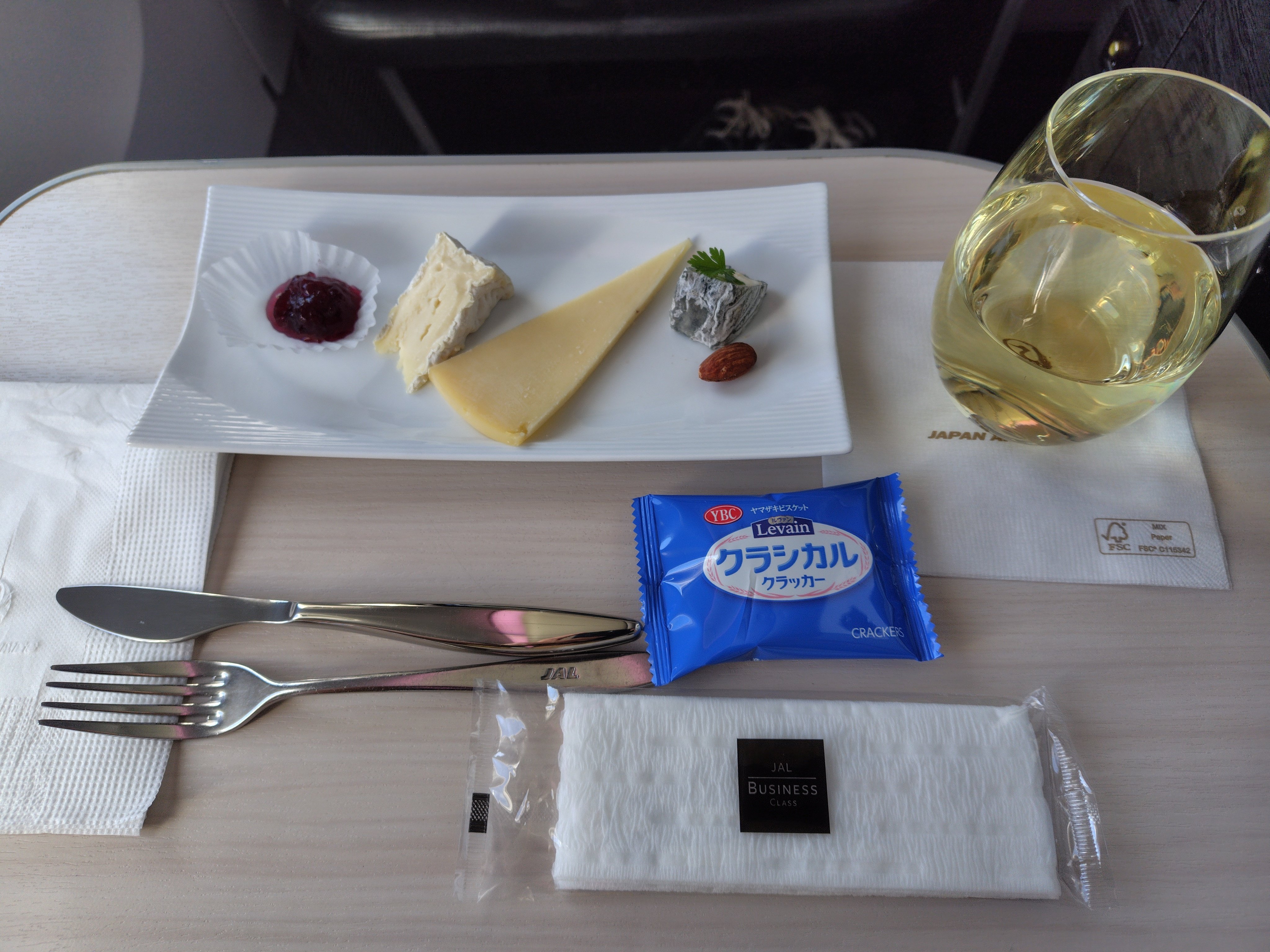 JALの退役間近B777-300ERビジネスクラスに搭乗してみた -機内食