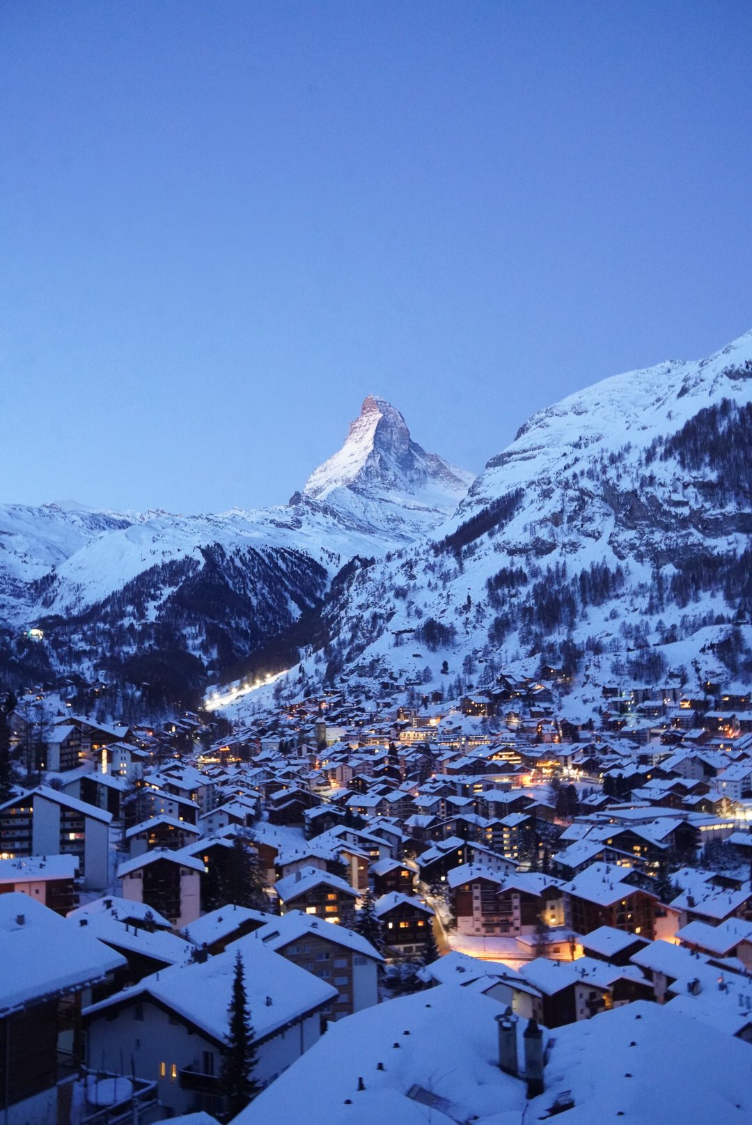 冬のスイス旅、朝日に照らされるマッターホルンが最高だった。｜nasutabi