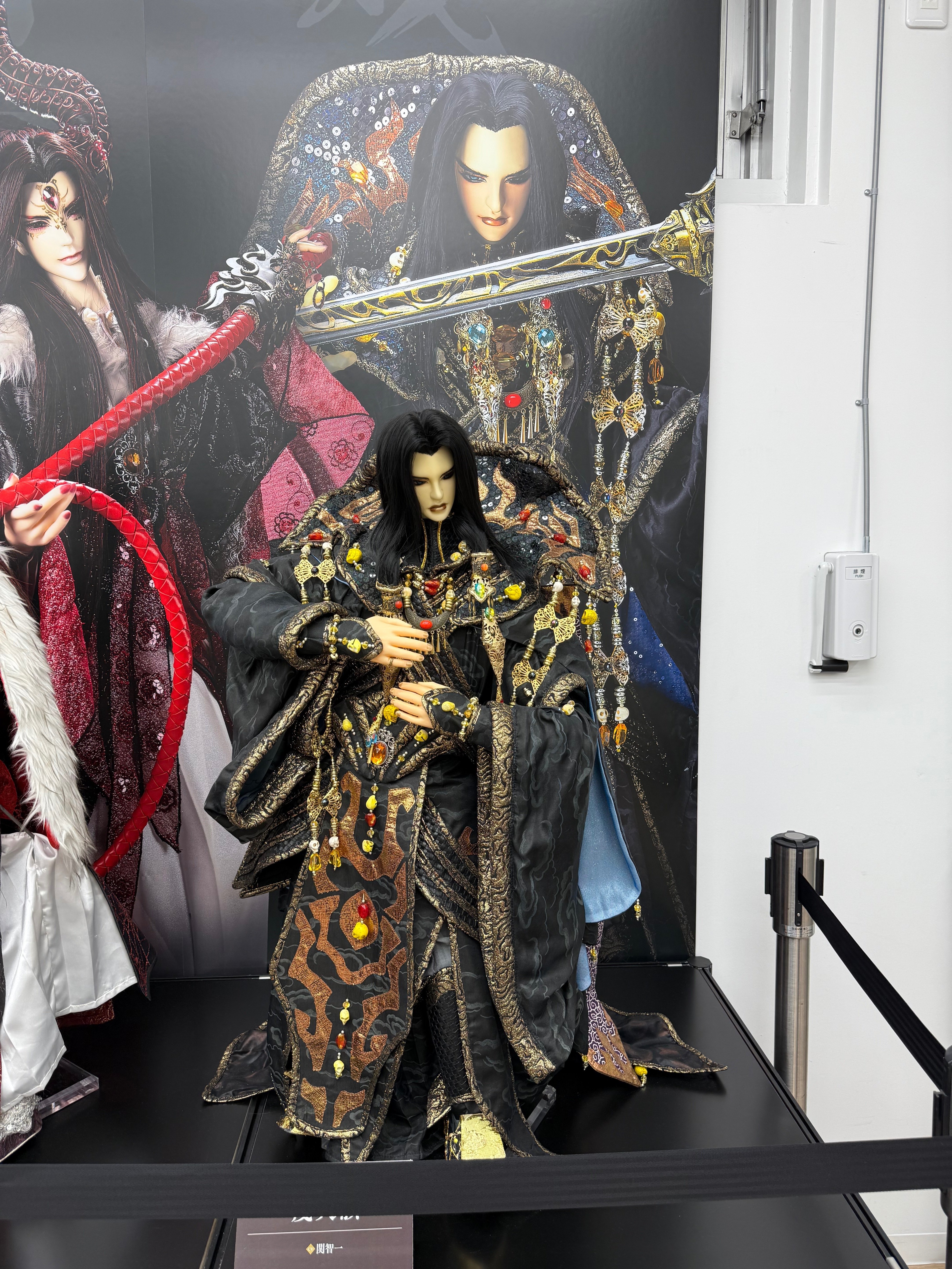 秋葉原『Thunderbolt Fantasy Project』布袋劇人形展、武器｜と