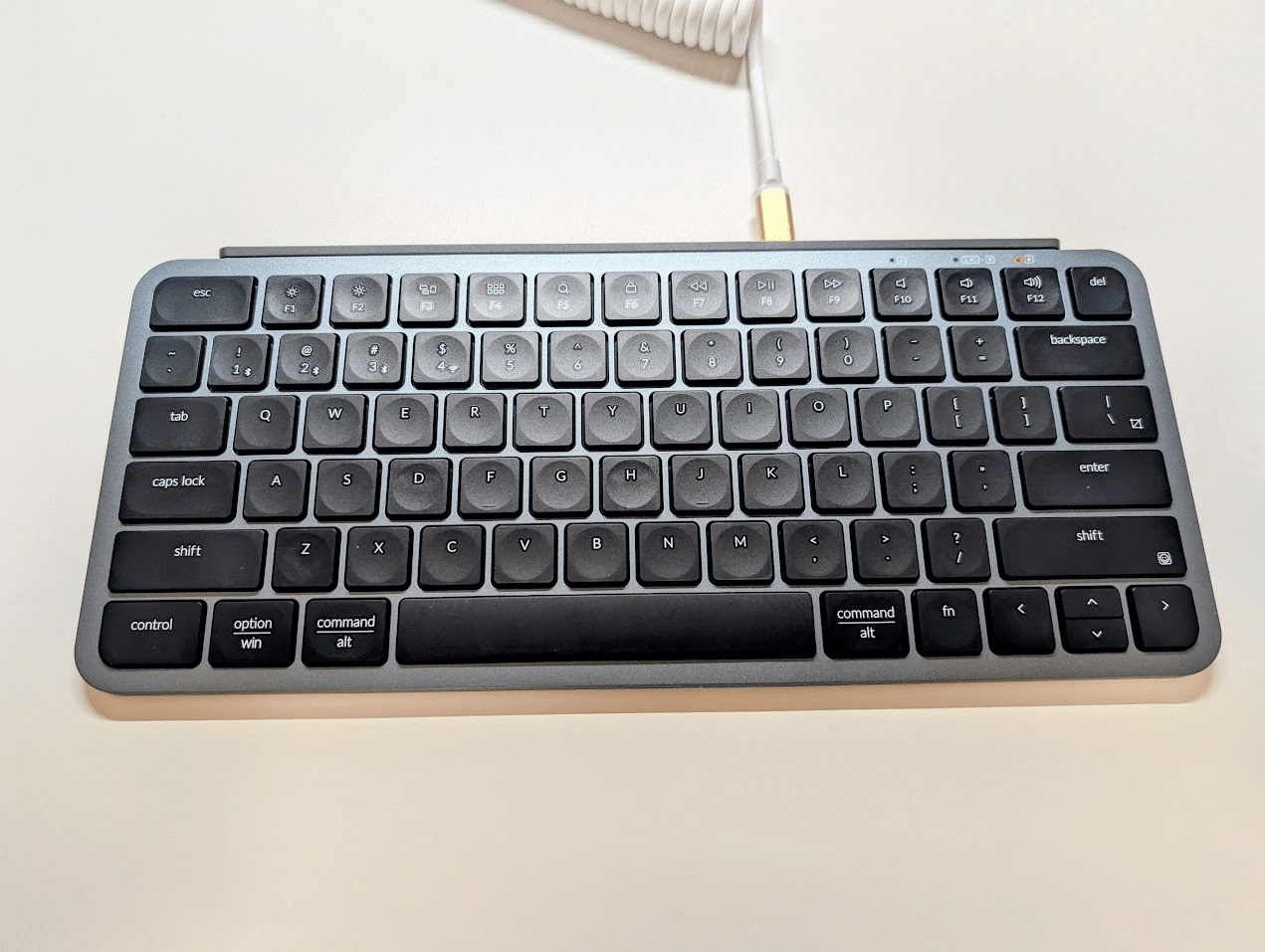 Keychron B1 Pro ウルトラスリムワイヤレスキーボード（US版